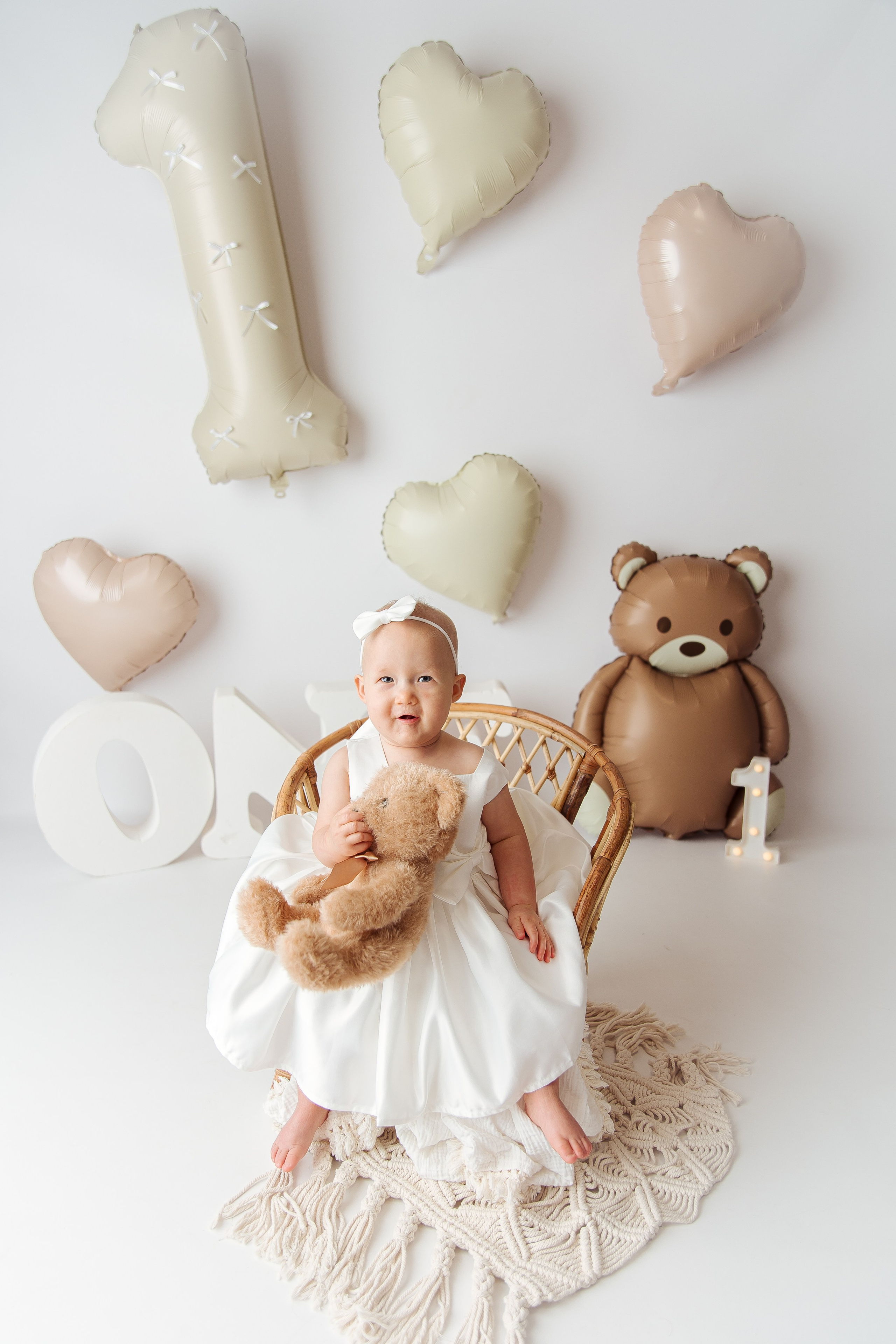 Праздничное оформление. Фотограф беременности, новорожденных Москва. годики под ключ