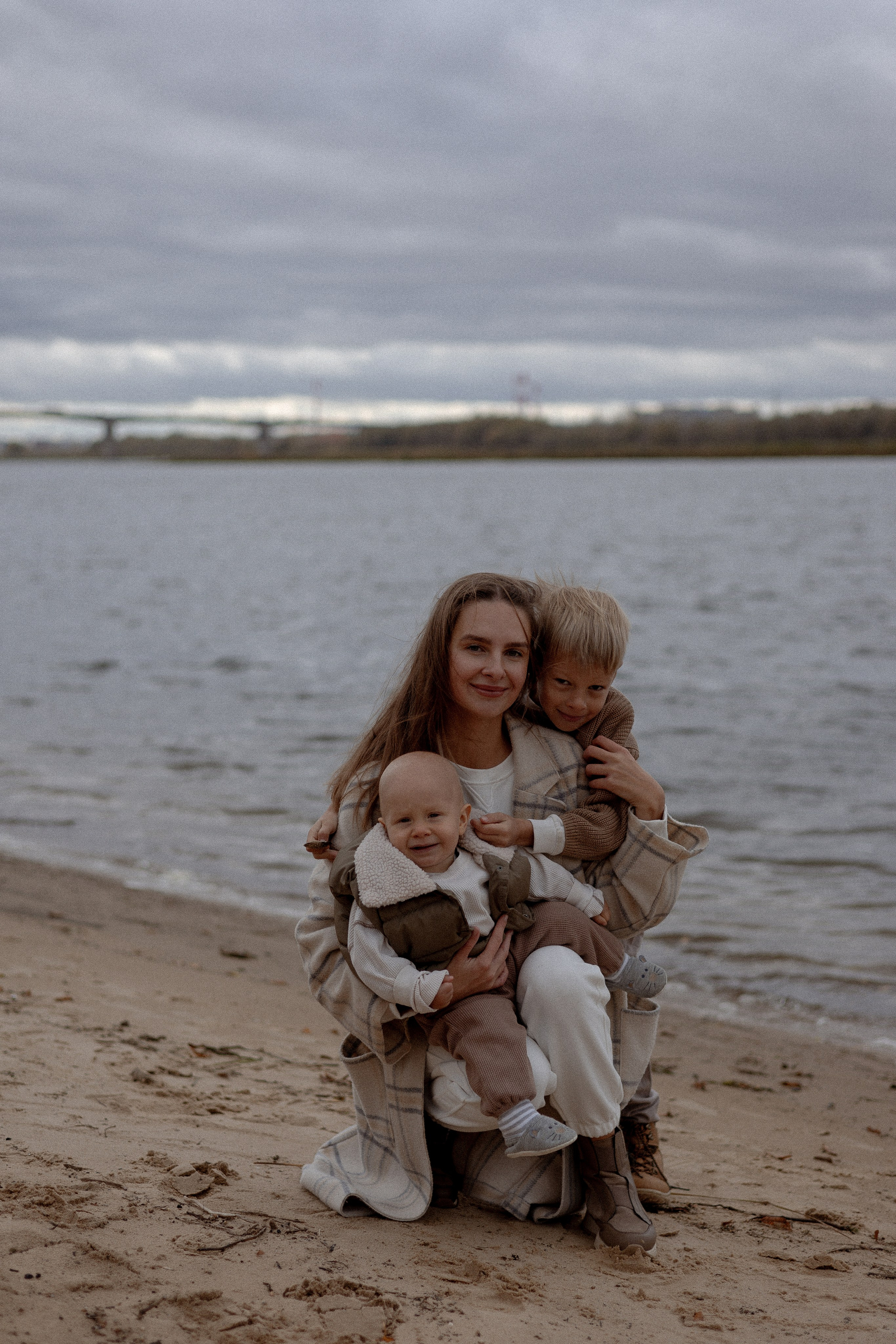 Прогулка у реки. Свадебный и семейный фотограф Ксения Маллер