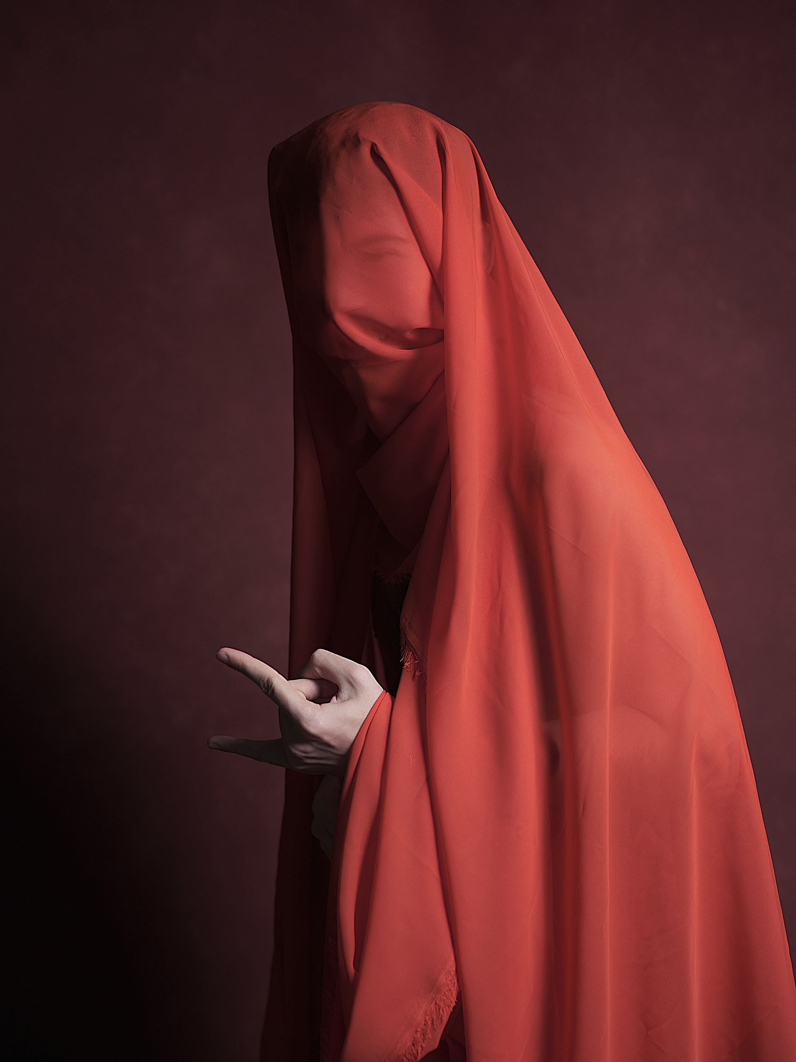 Красный и черный. Портретный фотограф