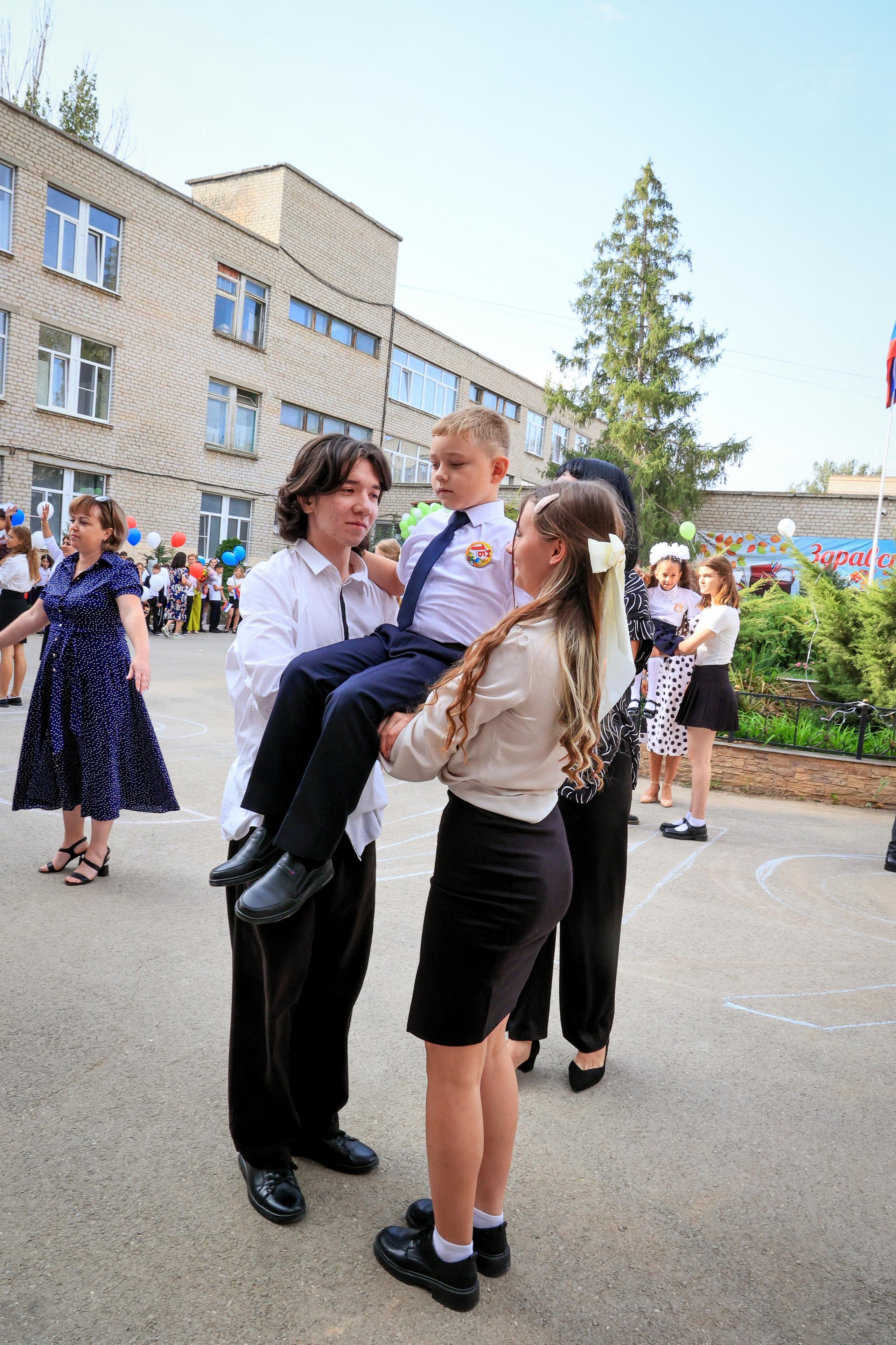 ШКОЛА 1 СЕНТЯБРЯ. Свадебный фотограф — видеограф в г. Астрахань Екатерина Юмашева