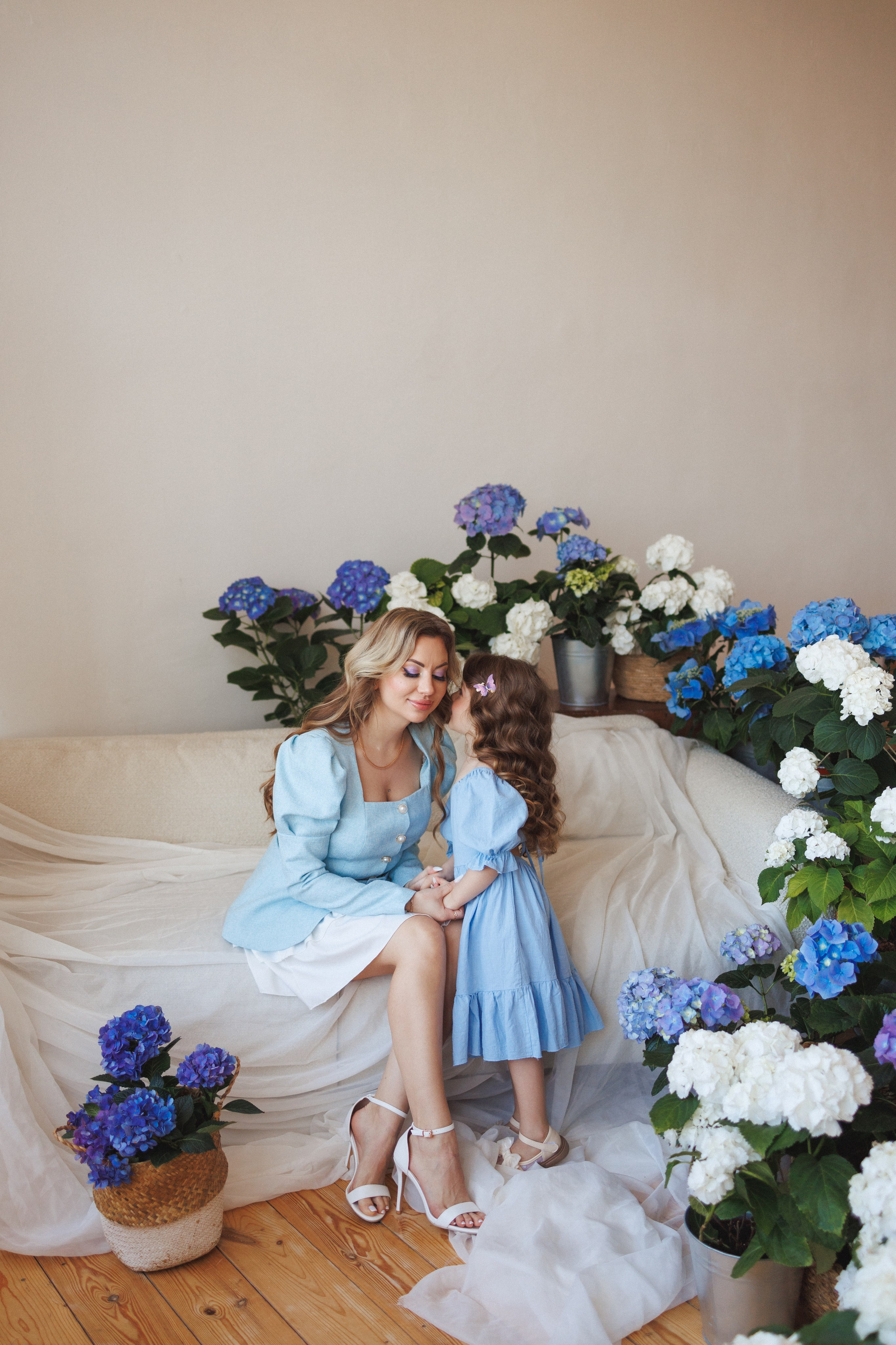 Фотосессия с живыми цветами Гортензии в фотостудии Space JOBS, город Краснодар. Семейный и детский фотограф в Краснодаре Анна Трашкова