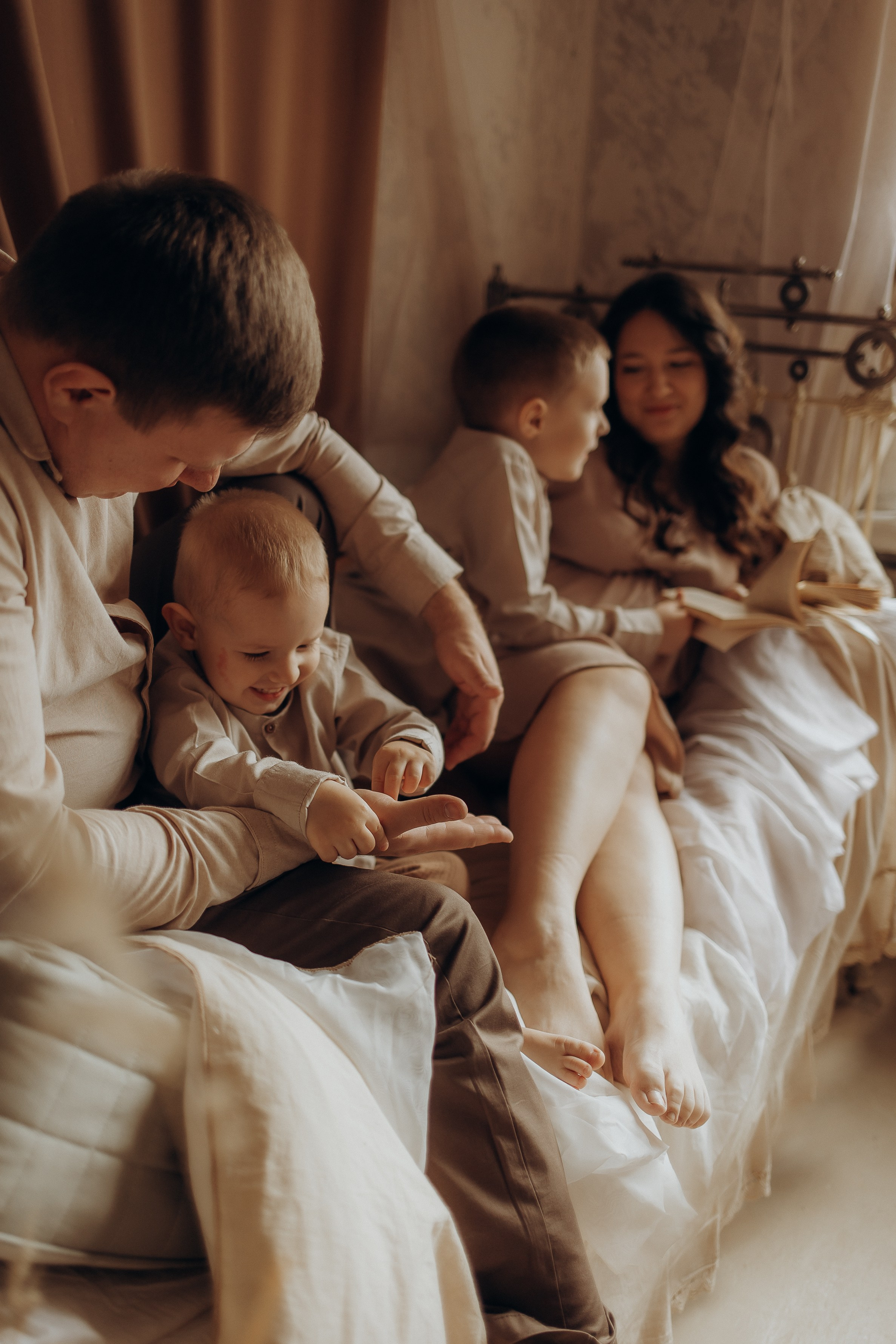 Материнство в студии FTH. Фотограф на первый годик, семейный и детский фотограф в Новосибирске