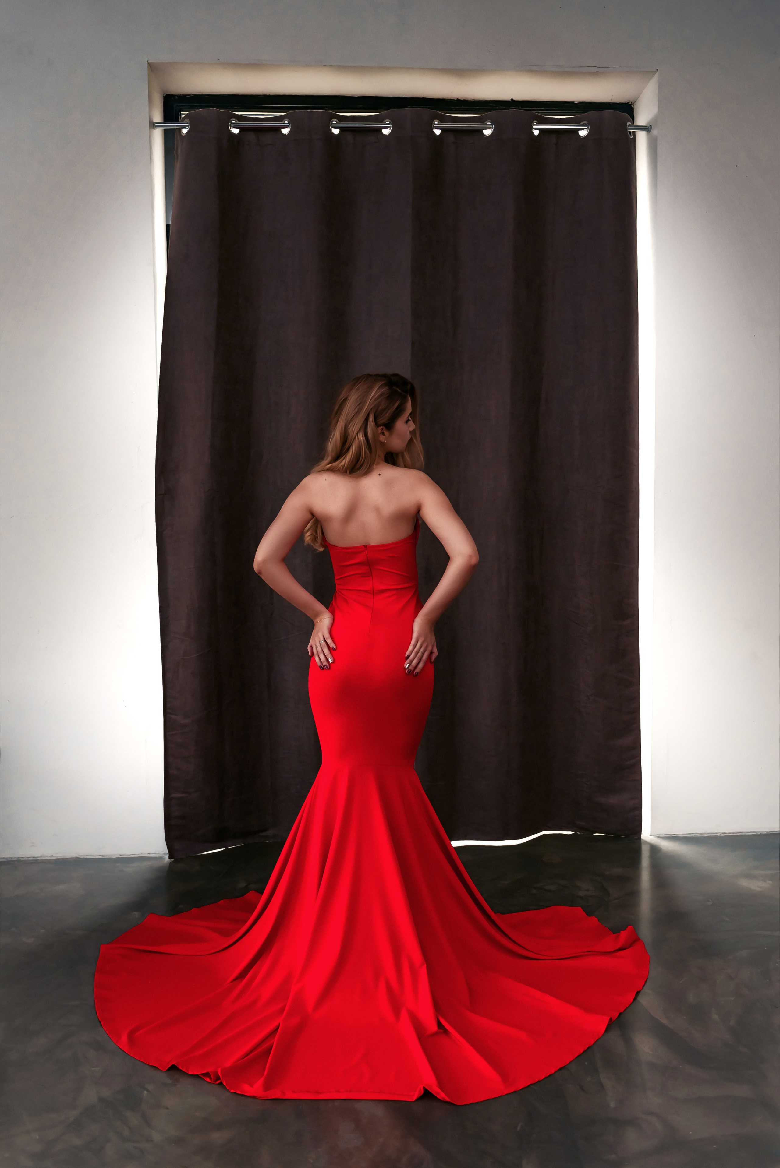 Платье силуэтное русалка красное на фотосессию в Иркутске