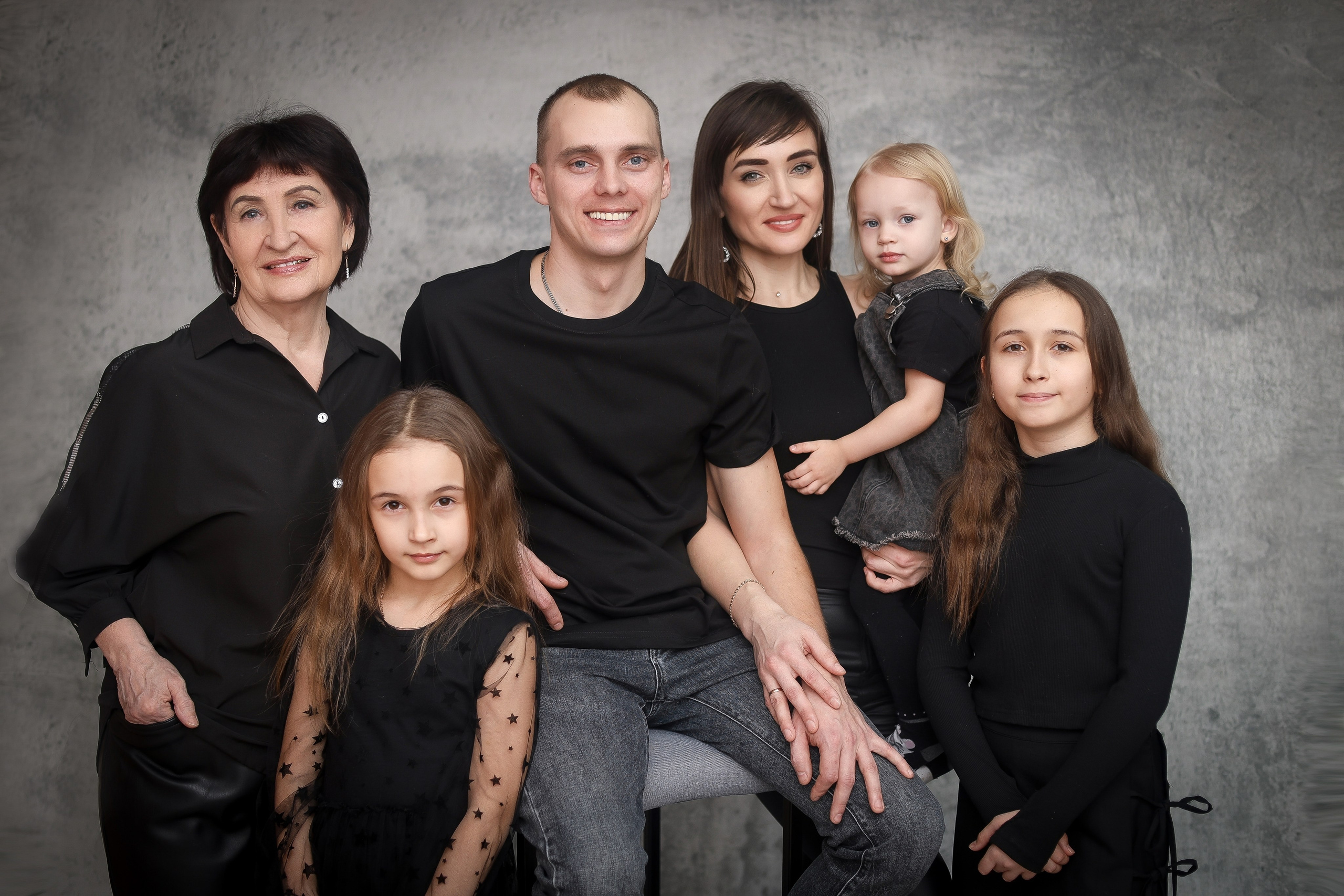 Семейные фотосессии студийные; новогодние, тематические, домашние и тд. Выпускные альбомы для школ и Детских садов в Барнауле /Выпускные/Свадебные/Детские/Семейные и др. виды съёмок /Фотограф Вера Валейко