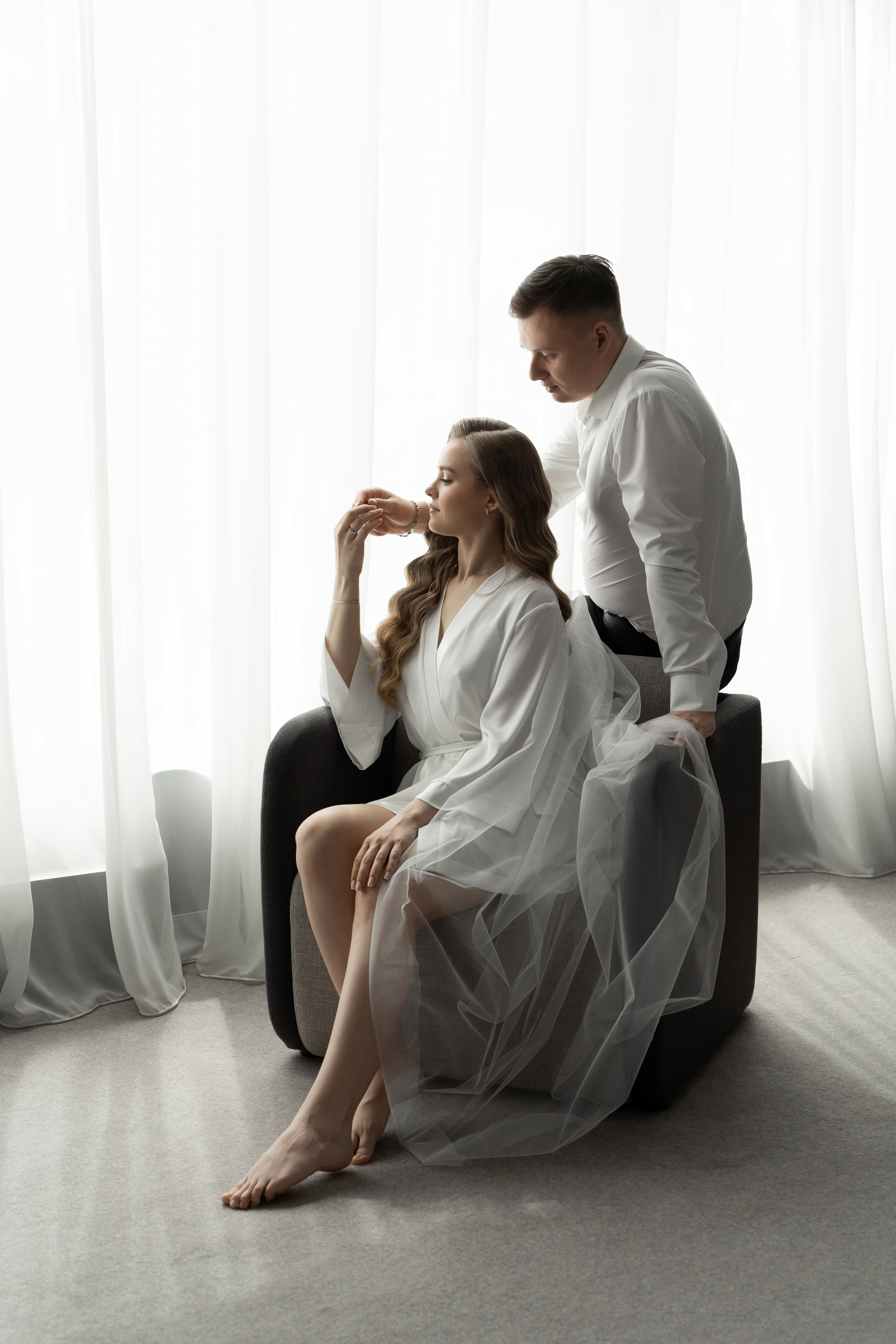 Свадебная фотосессия в Екатеринбурге, фотосессия у Оперного театра, сборы в отеле. Фотограф Татьяна Мамонтова