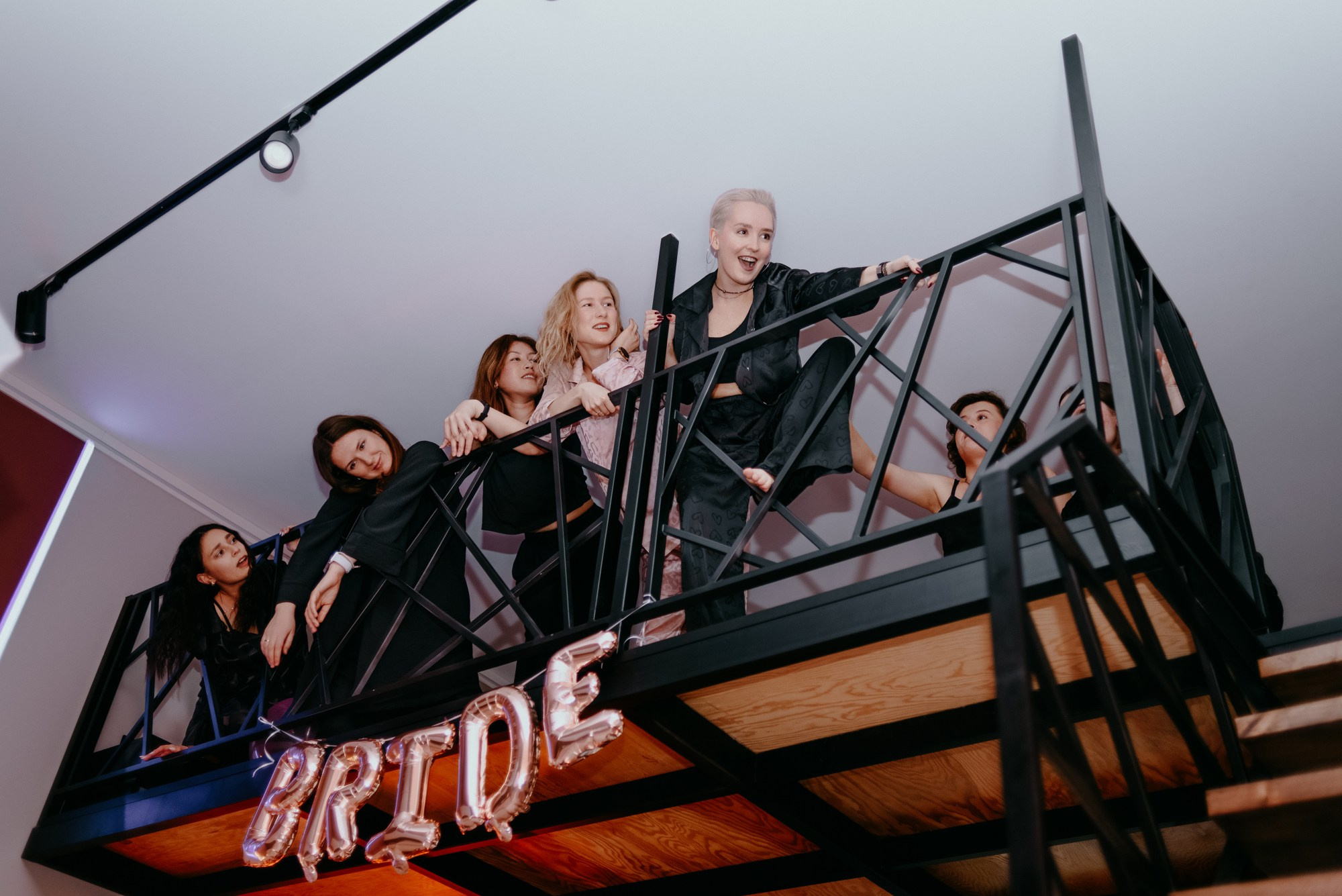 Фотограф на девичник в Тюмени — репортажная съемка праздника. Портретный фотограф Тюмень Дарья Мустафина