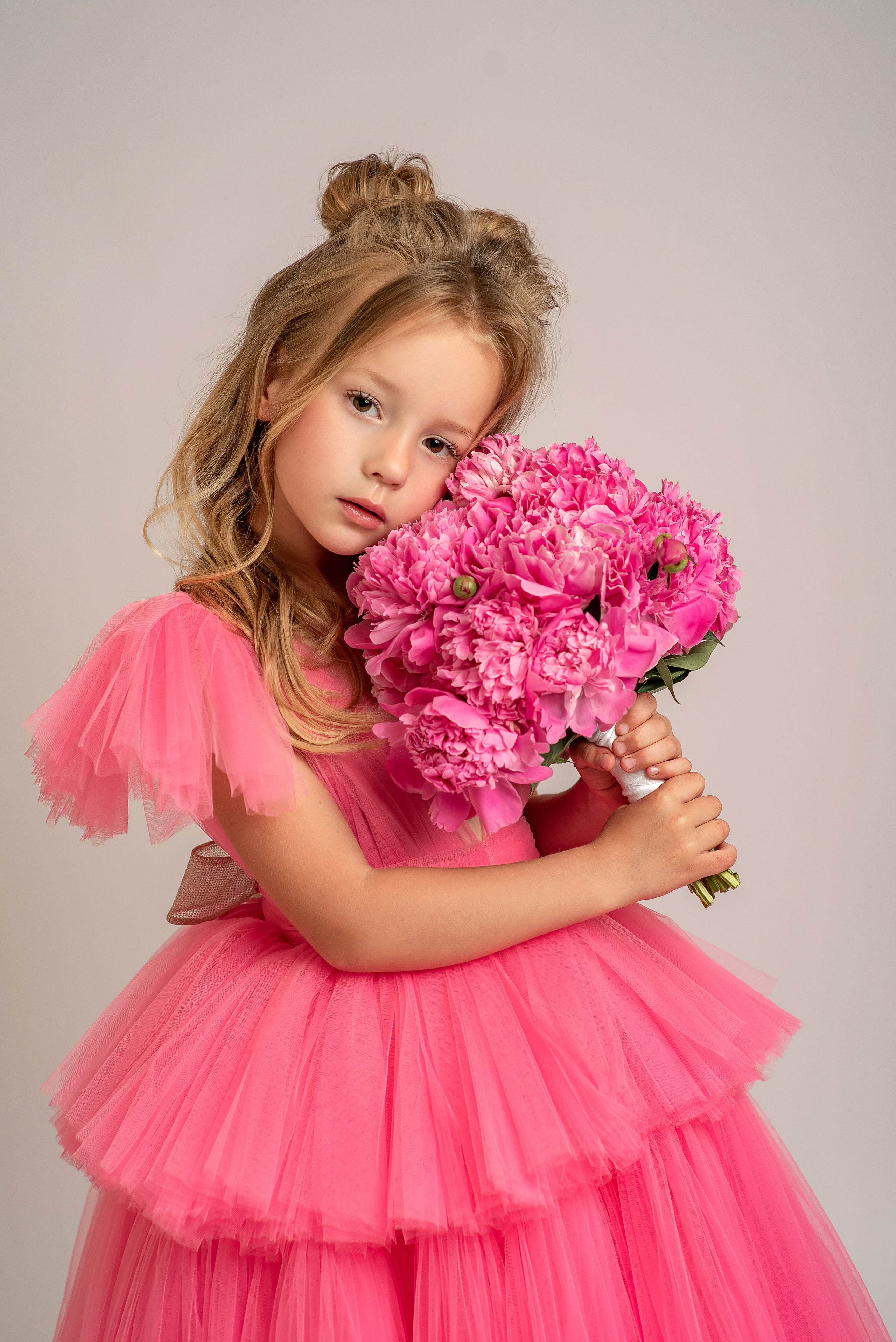 Полина пионы, гартензия. Семейный и детский фотограф Наталья Горда