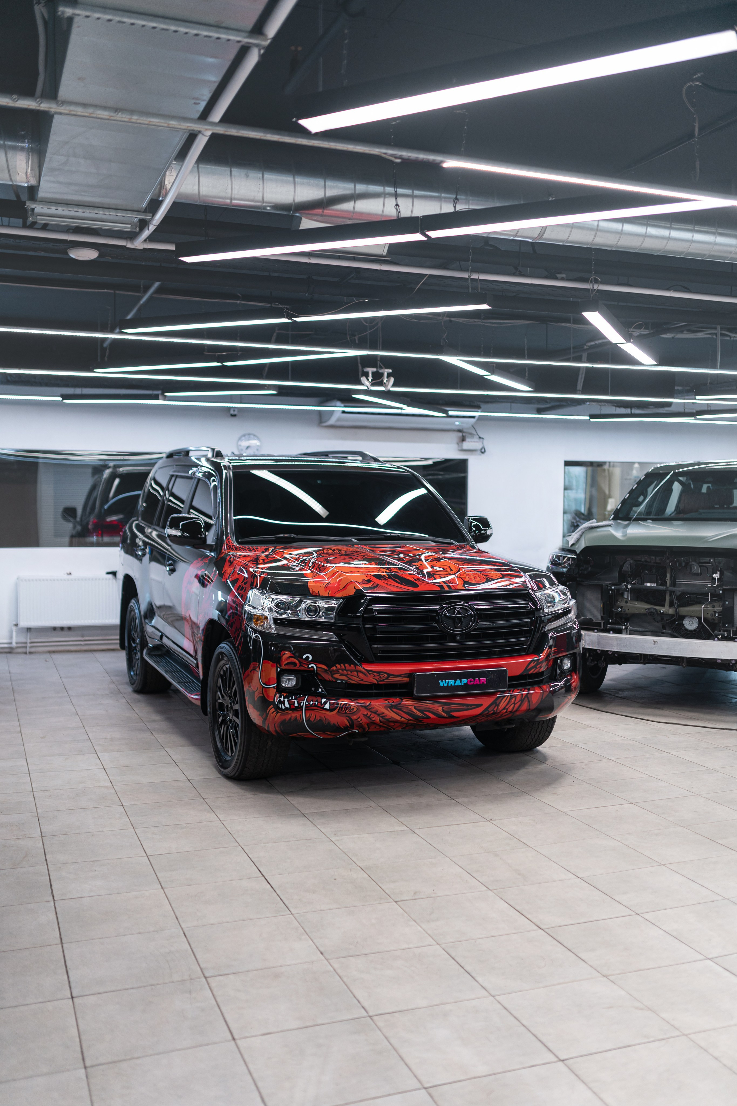 Винилография на Toyota Land Cruiser 200. Студия дизайна и оклейки авто Barmaley Design