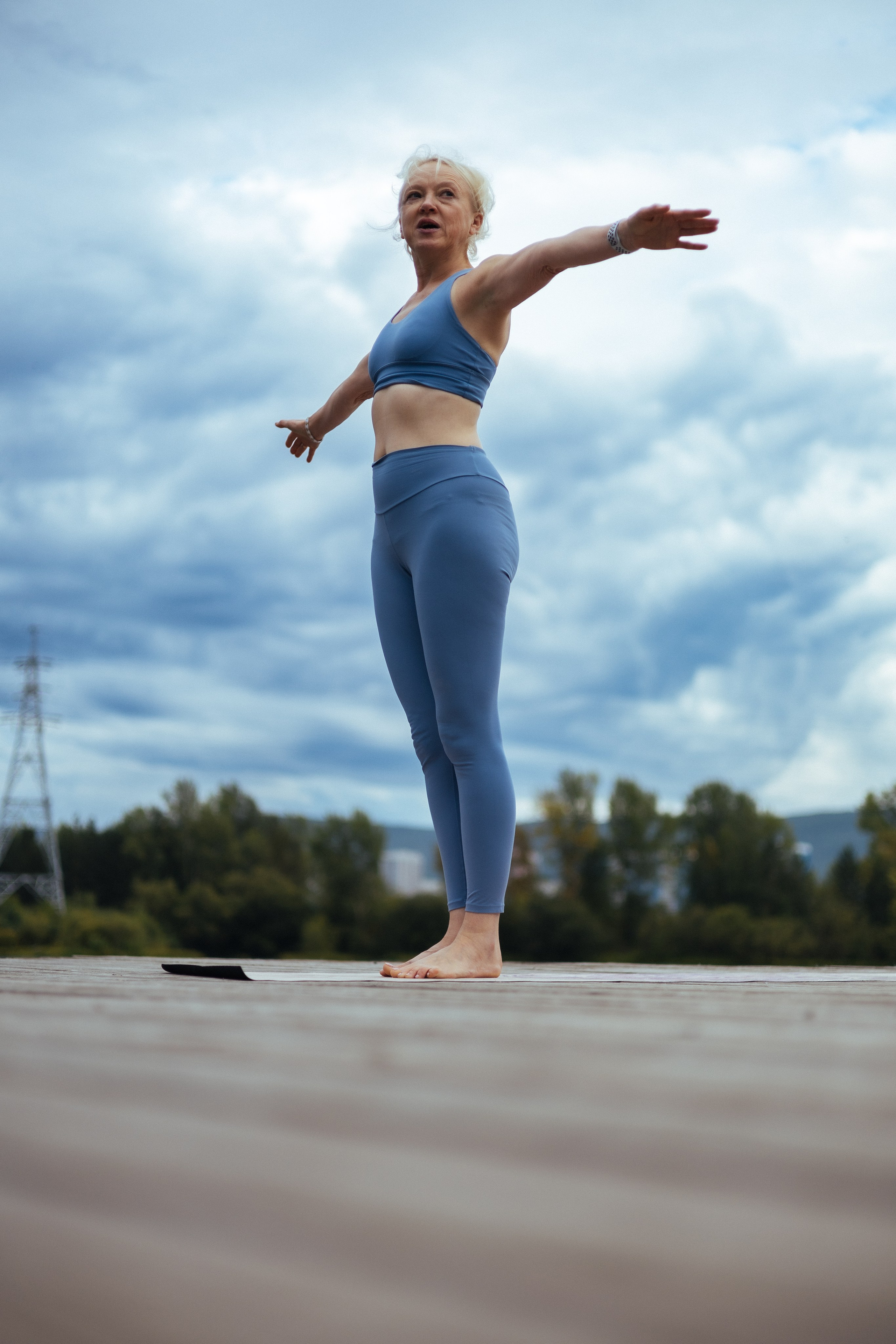 ЙОГА. Фотограф Красноярск съемки лавстори, фотосессия в студии, портретная съемка, творческие фотосессии