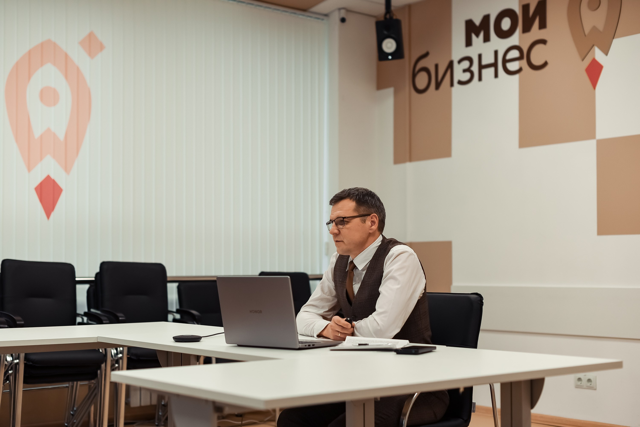 Съемка Андрея в центре «Мойбизнес» г. Тула. Фотограф Тула творческие фотосессии недорого Ольга Ромашина