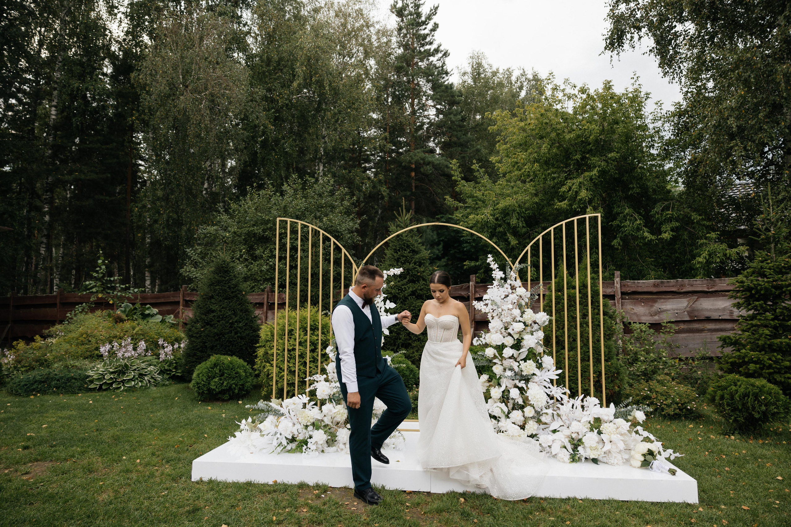 Свадебная история. Лесной Виладж. Свадебный и семейный фотограф Рассказова Виктория