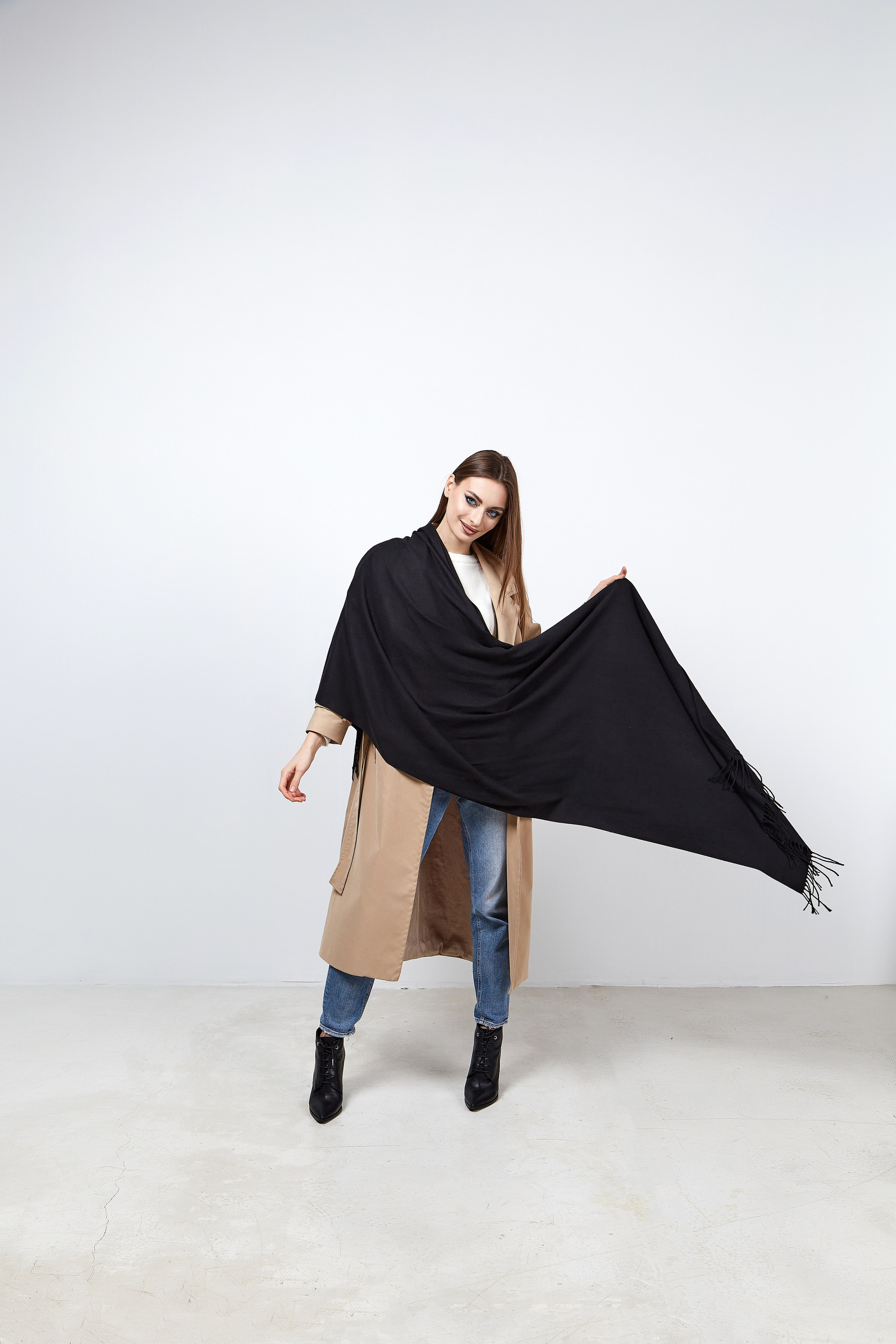 Фотосессия женских шарфы. Фотограф Руслан Потапов в Краснодаре