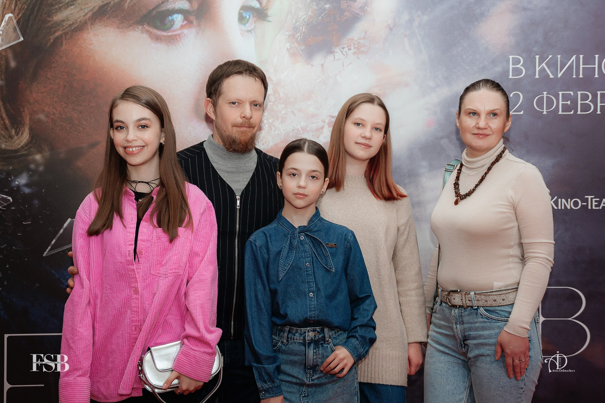 Актриса Катя Борисова и Вера Островская на премьере фильма "Свет" режиссера Антона Коломееца в киноцентре "КАРО 11 Октябрь" в Москве