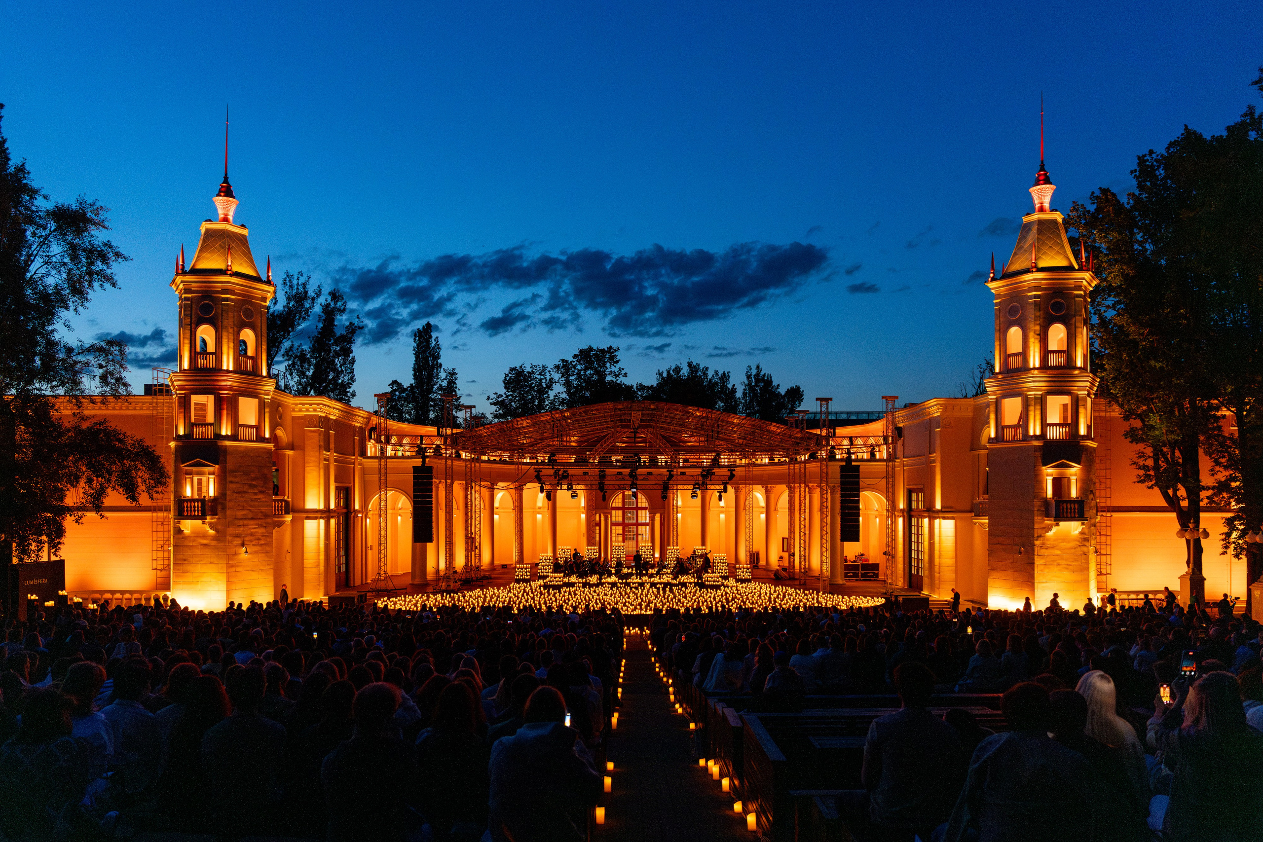 Симфонический оркестр Lumisfera при свечах. Фотограф Никита Комаров