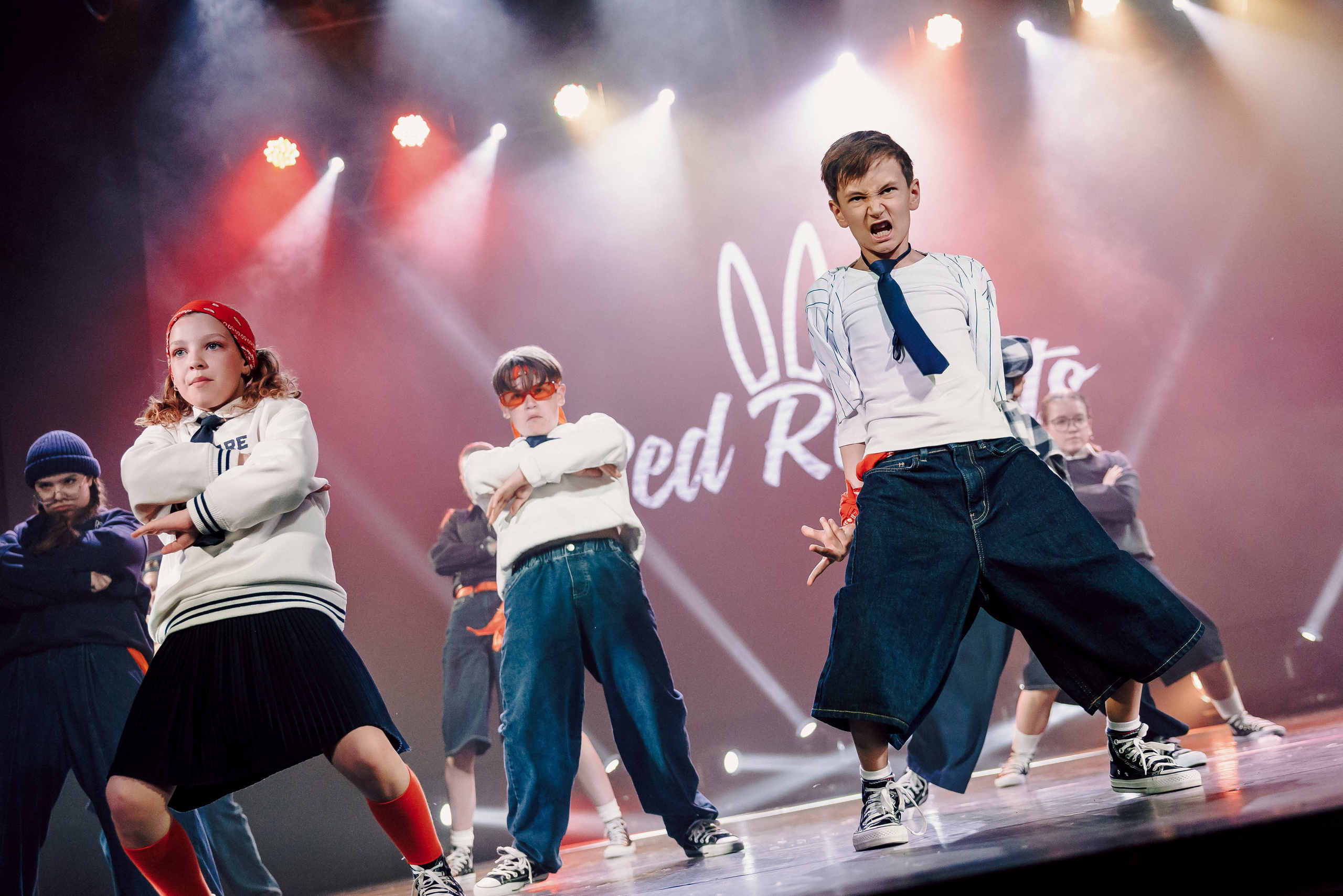 Отчётный концерт танцевальной школы «Red Rabbits» 2025. Лёшка Варзегов — фотограф