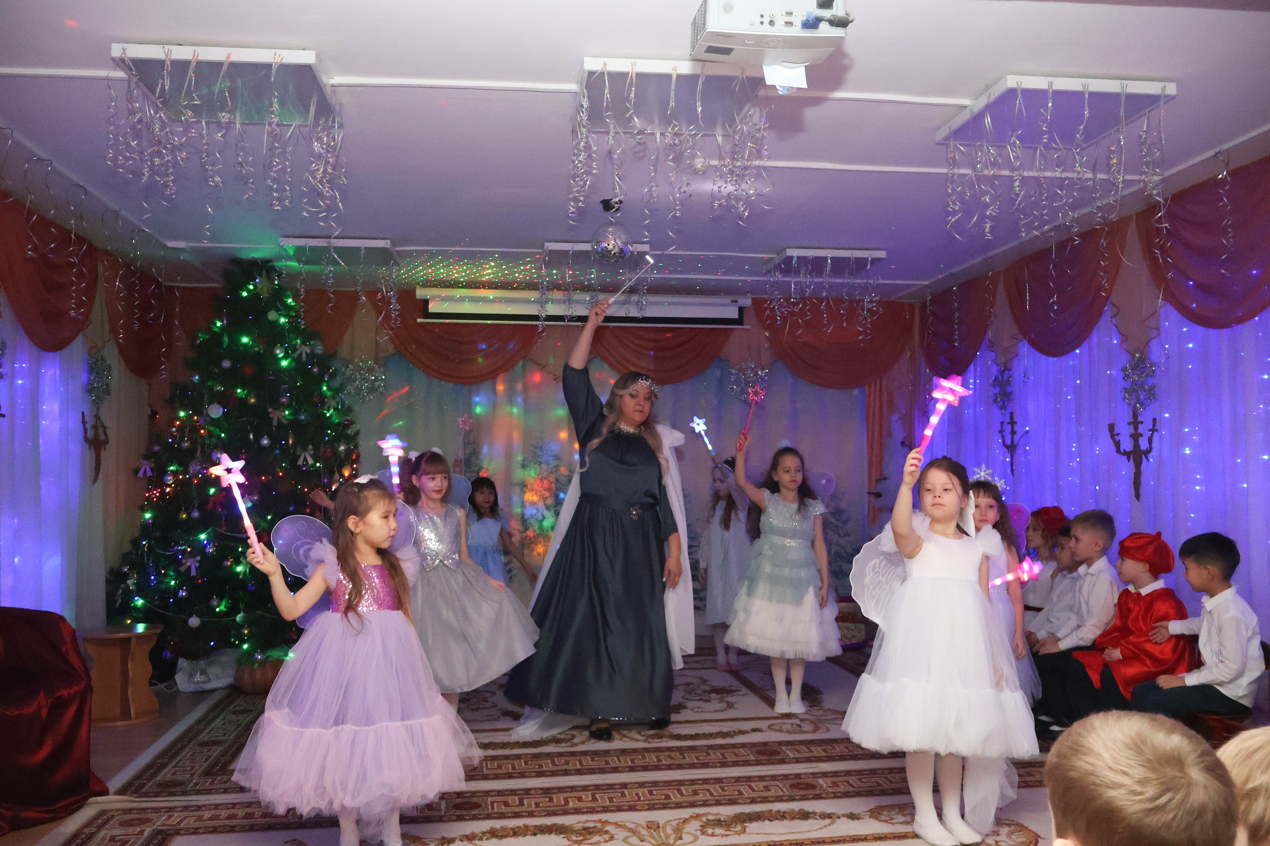 Новогодний утренник гр. «Малинка». Виктория Шишкова свадебный фотограф Москва и МО (Балашиха, Щелково)