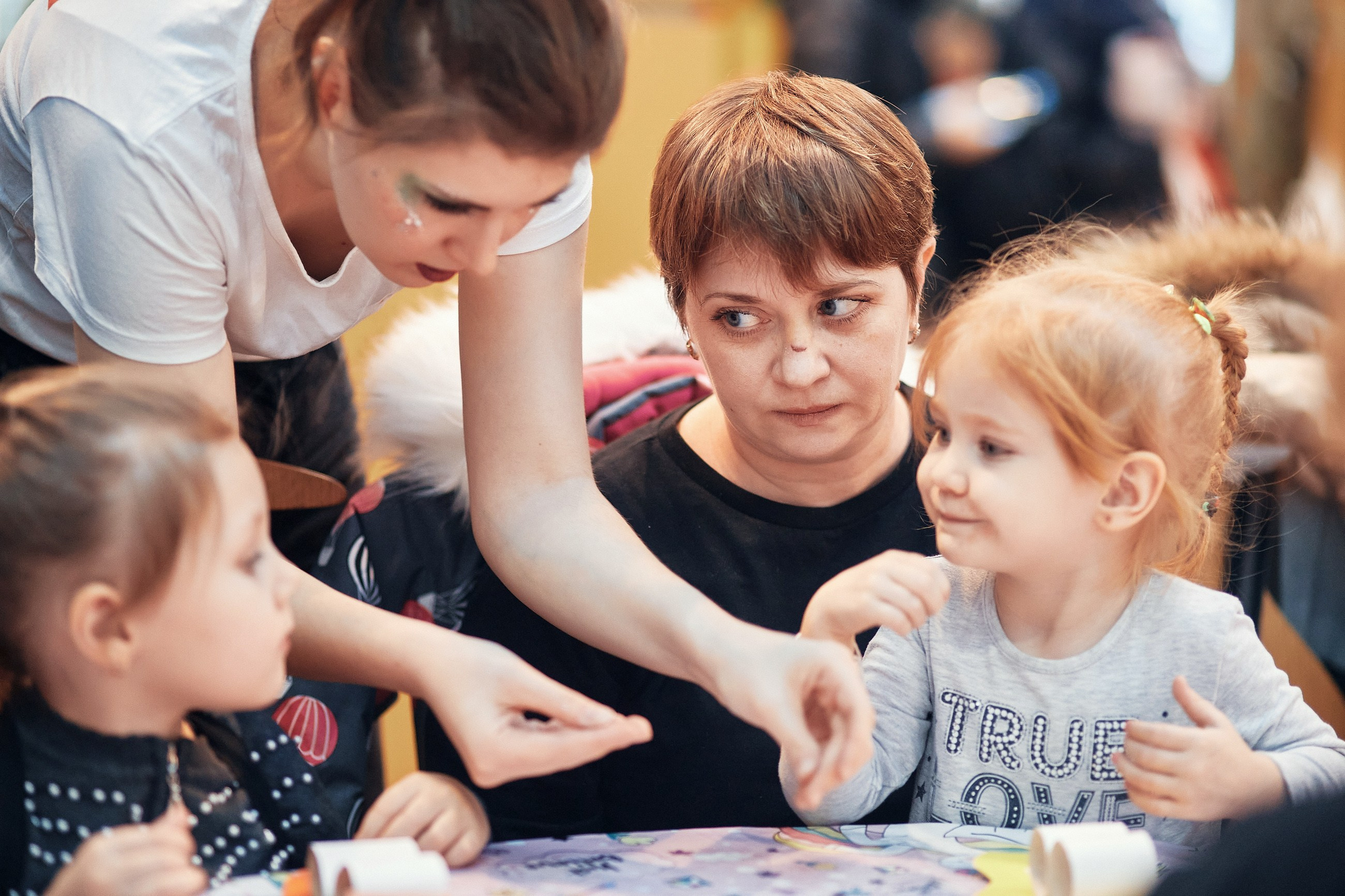 Детский новогодний праздник в ТЦ Июнь. Семейный и репортажной фотограф в Красноярске и Москве Виктор Бабинцев
