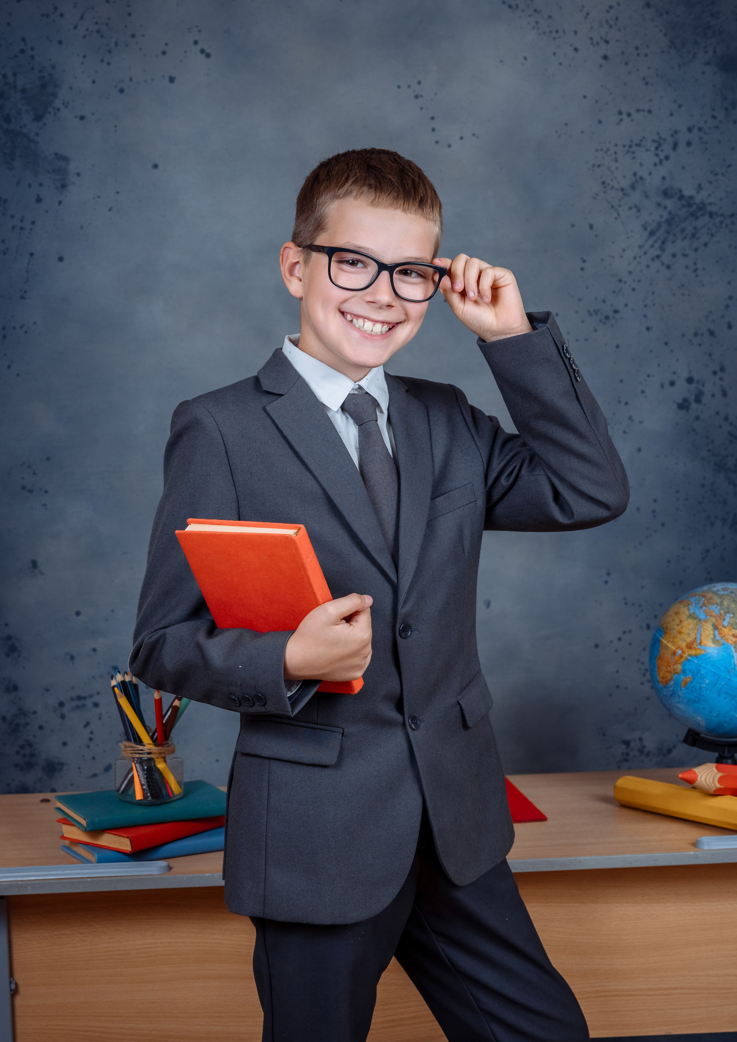 Начальные классы. Выпускные школьные фото­альбомы для школ и детских садов в Волгограде и Волжском