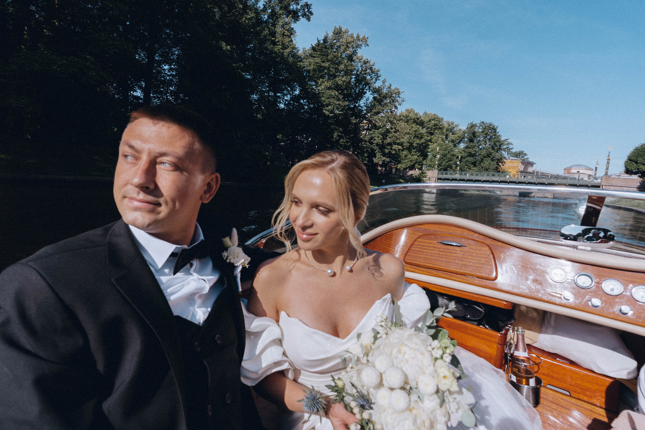 СВАДЕНБНАЯ СЬЕМКА НА КАТЕРЕ ПО КАНАЛАМ САНКТ-ПЕТЕРБУРГА И В АКВАТОРИИ НЕВЫ. Профессиональный фотограф, Санкт-Петербург — Виктория Богомолова