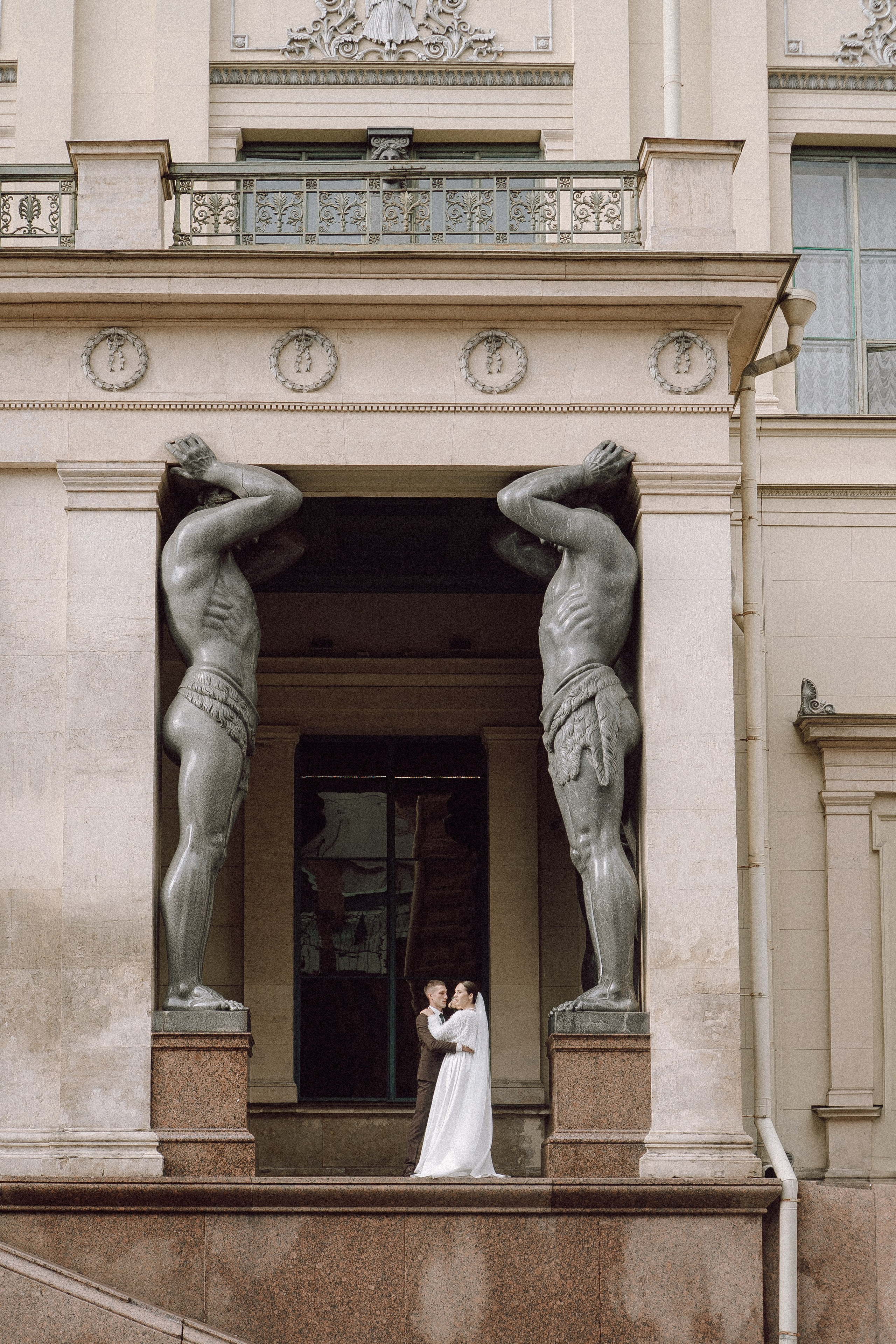 СВАДЕБНАЯ ПРОГУЛКА В САНТК-ПЕТЕРБУРГЕ (ИСАКИЕВСКИЙ СОБОР, ЗИМНЯЯ КАНАВКА, ЭРМИТАЖ И БОЛЬШАЯ МОРСКАЯ УЛИЦА). Профессиональный фотограф, Санкт-Петербург — Виктория Богомолова