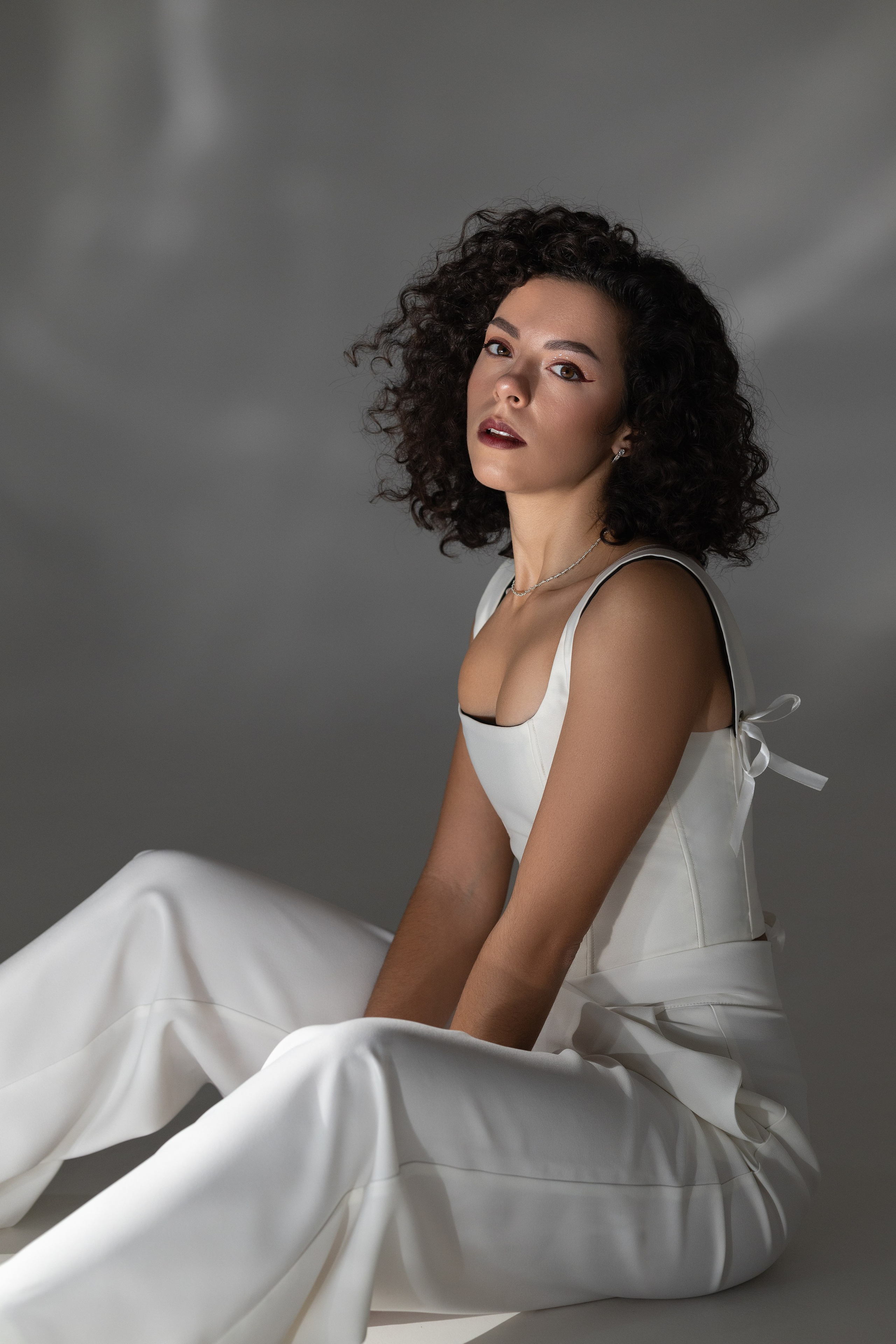 Цветной свет и фигуры. Фотограф Минск