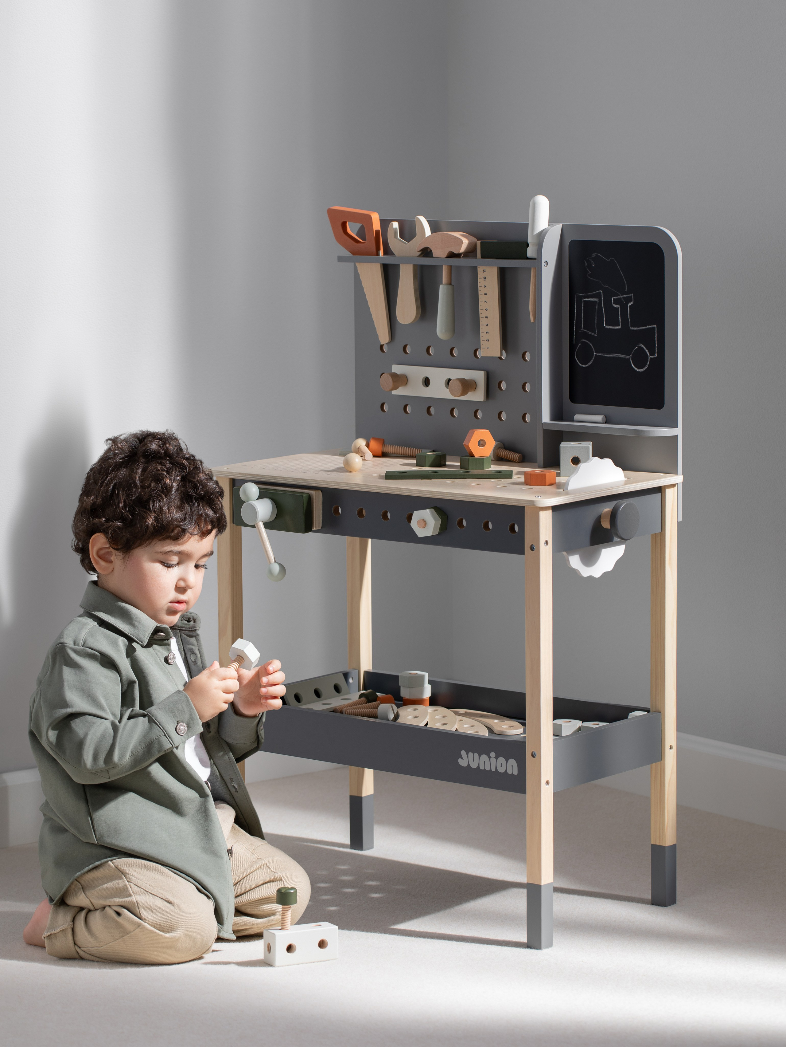 Детский верстак Junion. Олег Дмитриев