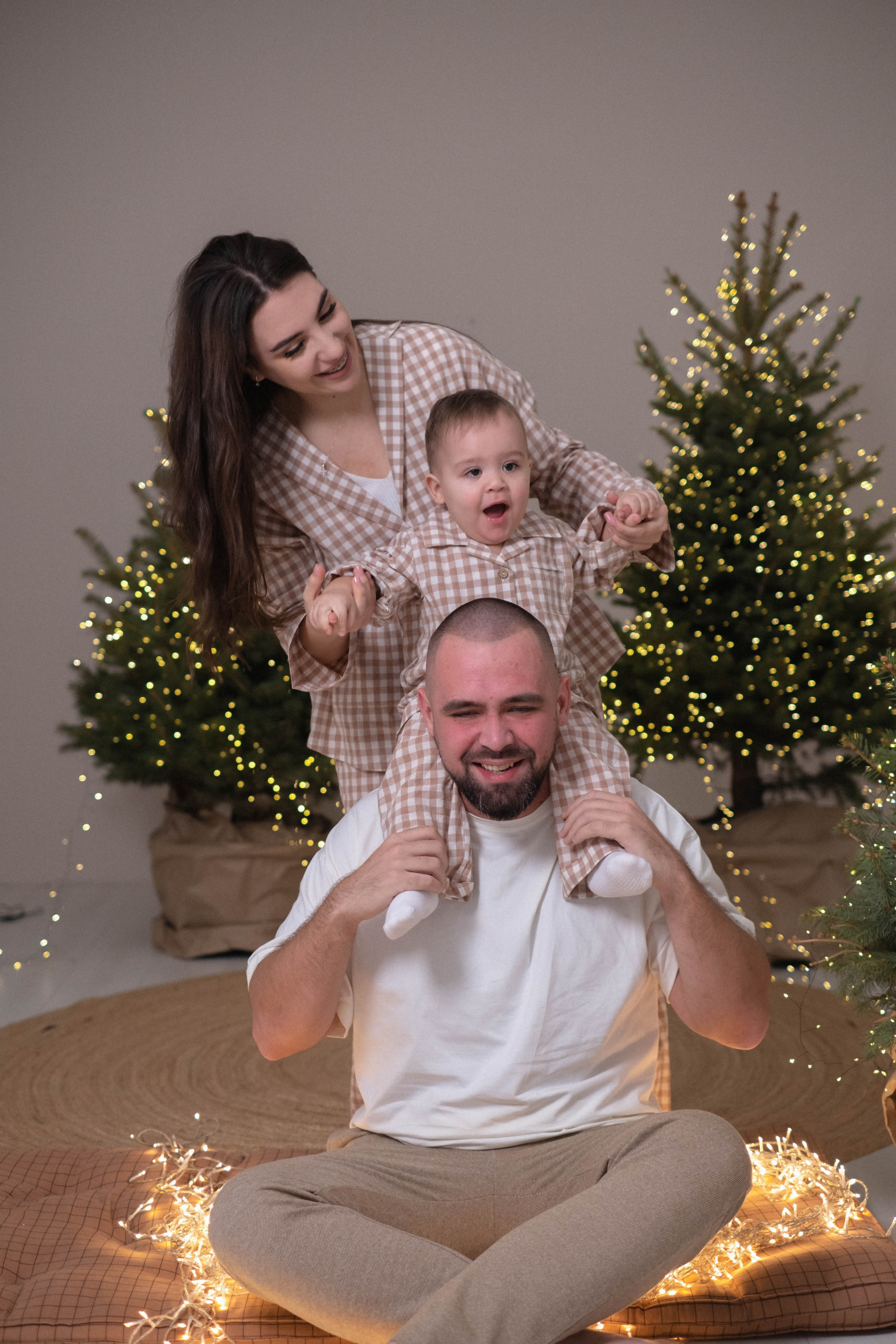 Олеся + Демид + Илья новогодняя. Свадебный и семейный фотограф г. Волгоград Биленко Ангелина