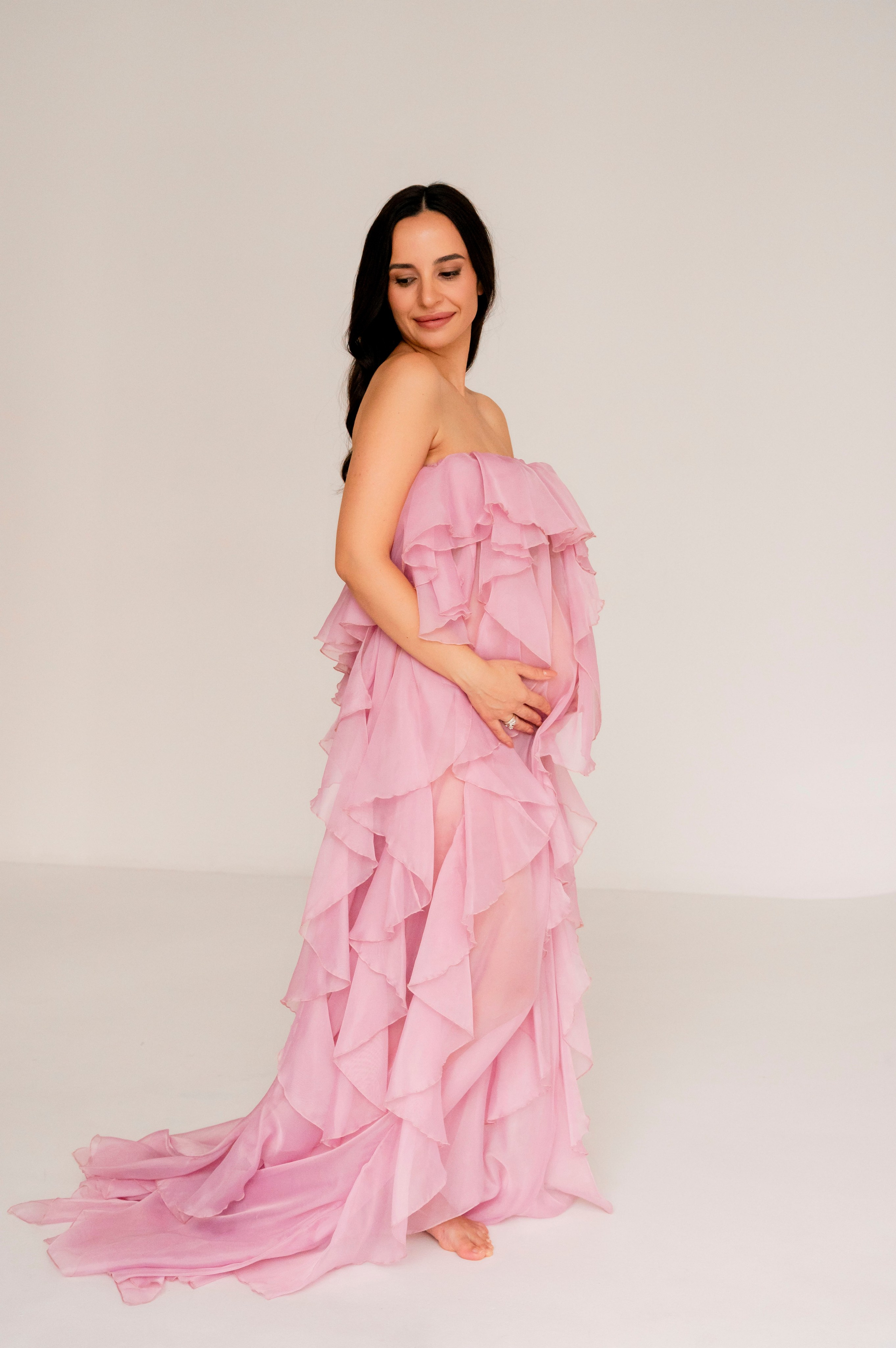 Яна. Профессиональный фотограф беременности в СПБ. Стильные фотосессии беременности в стиле минимализм и классическая фотография