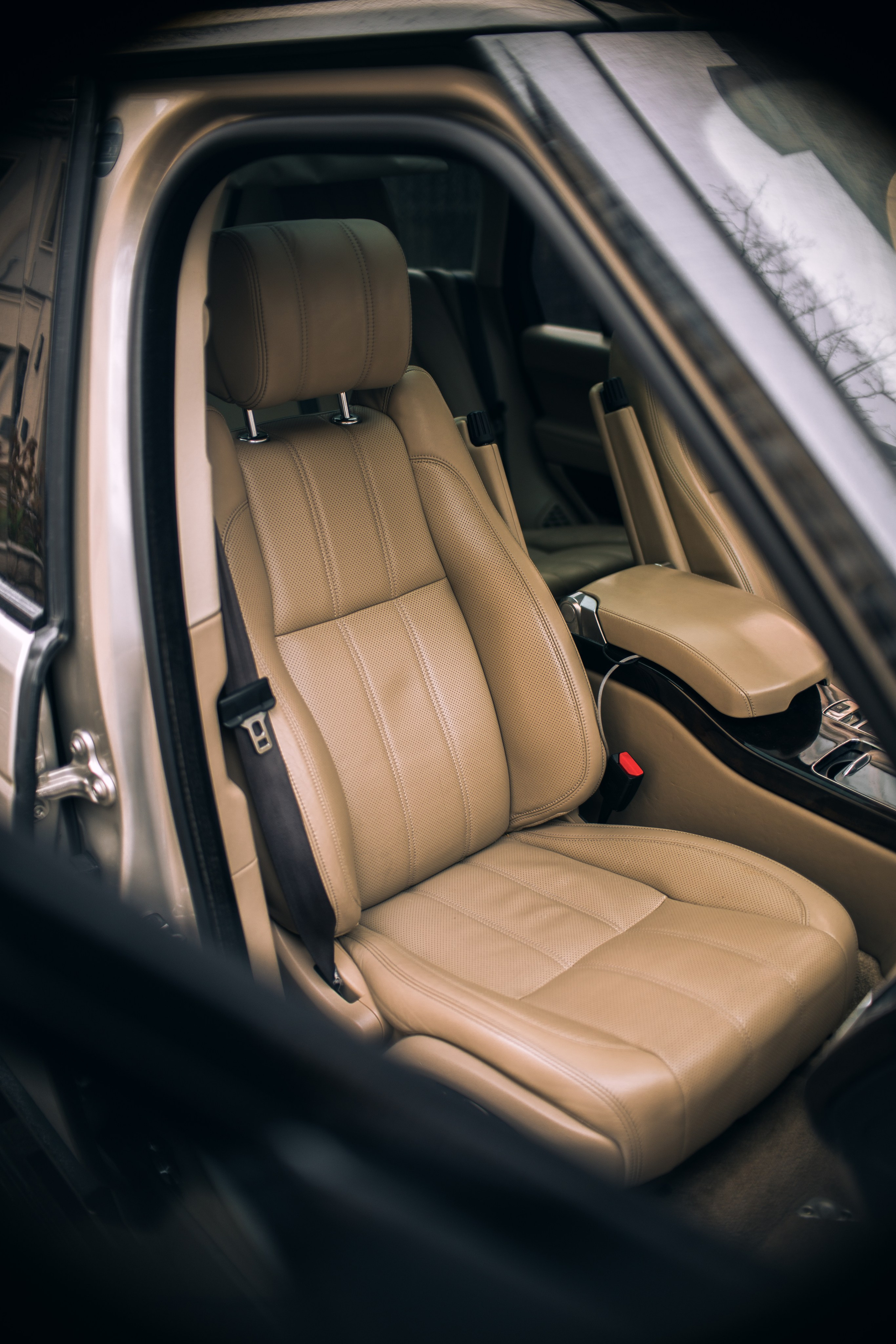 Range Rover в центре Москвы. Жуков Илья  свадебный фотограф в Москве