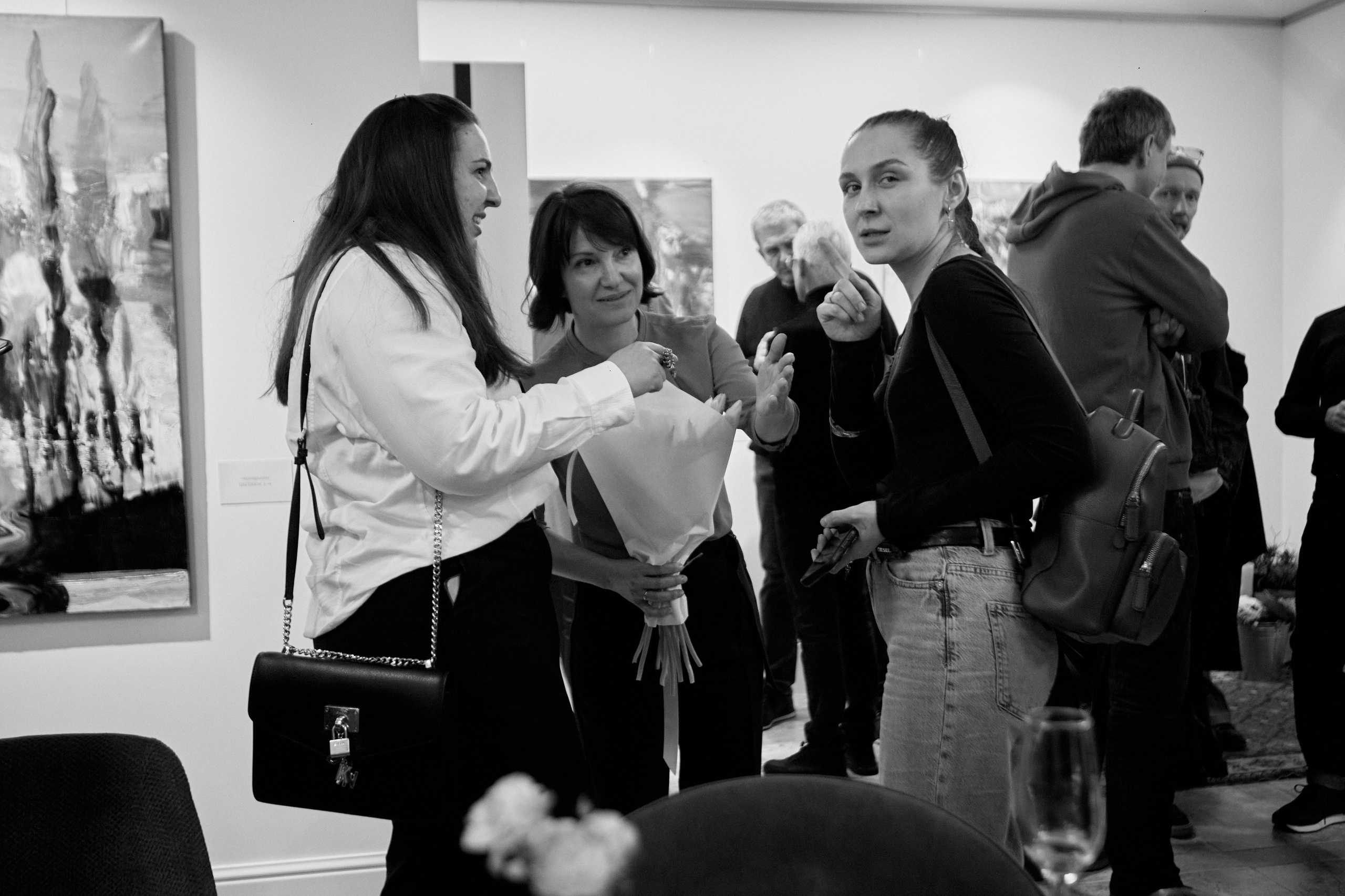 Открытие выставки краснодарской художницы Ларисы Блохиной. Фотограф Юлия Маринина