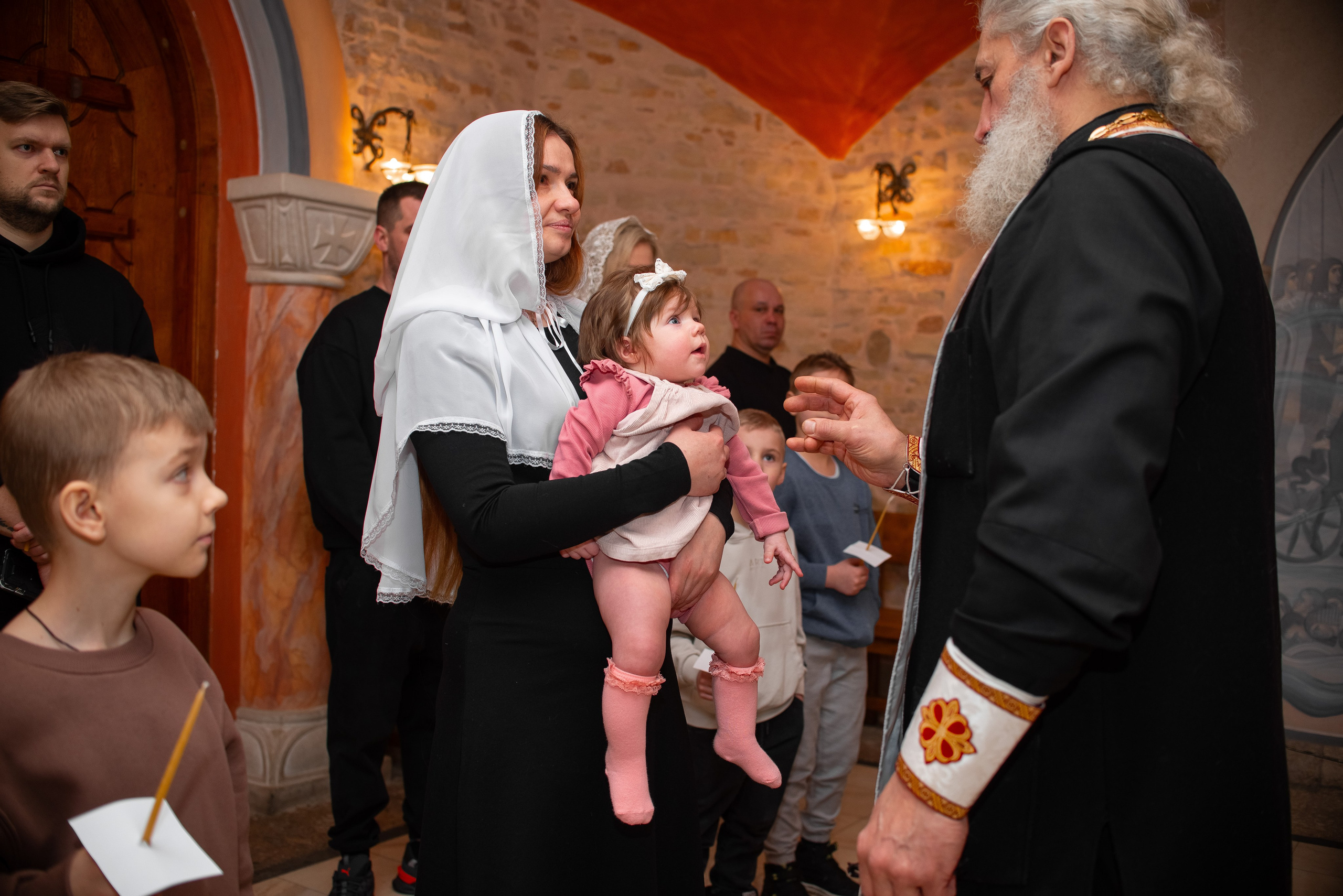 Крещение Василисы в Свято-Елисаветинском монастыре. Семейный фотограф на выписку из роддома и крещение Минск Настя Гришук
