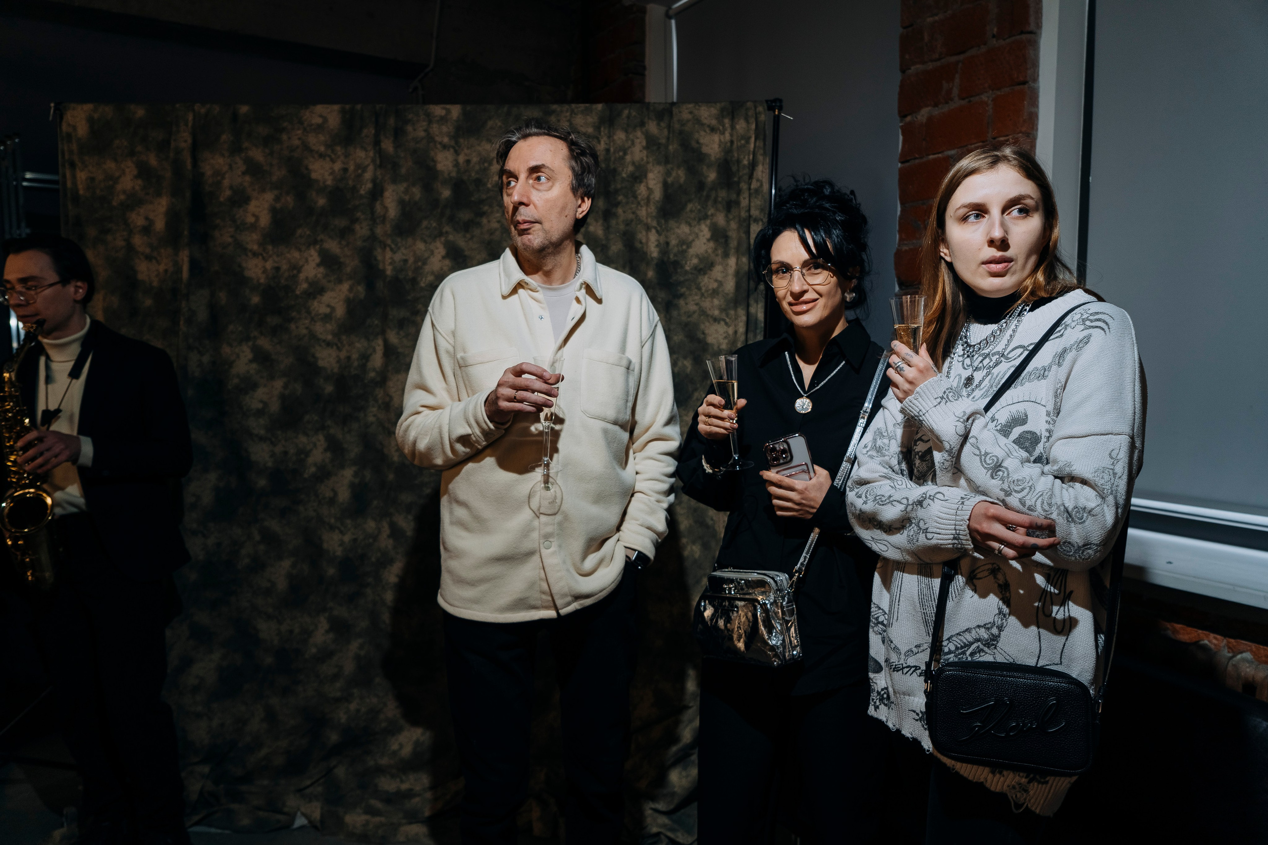 Вернисаж фотовыставки MFamilia «Гармония различий». Организация фотовыставок в Петербурге и Москве, MFamilia (МФамилия)