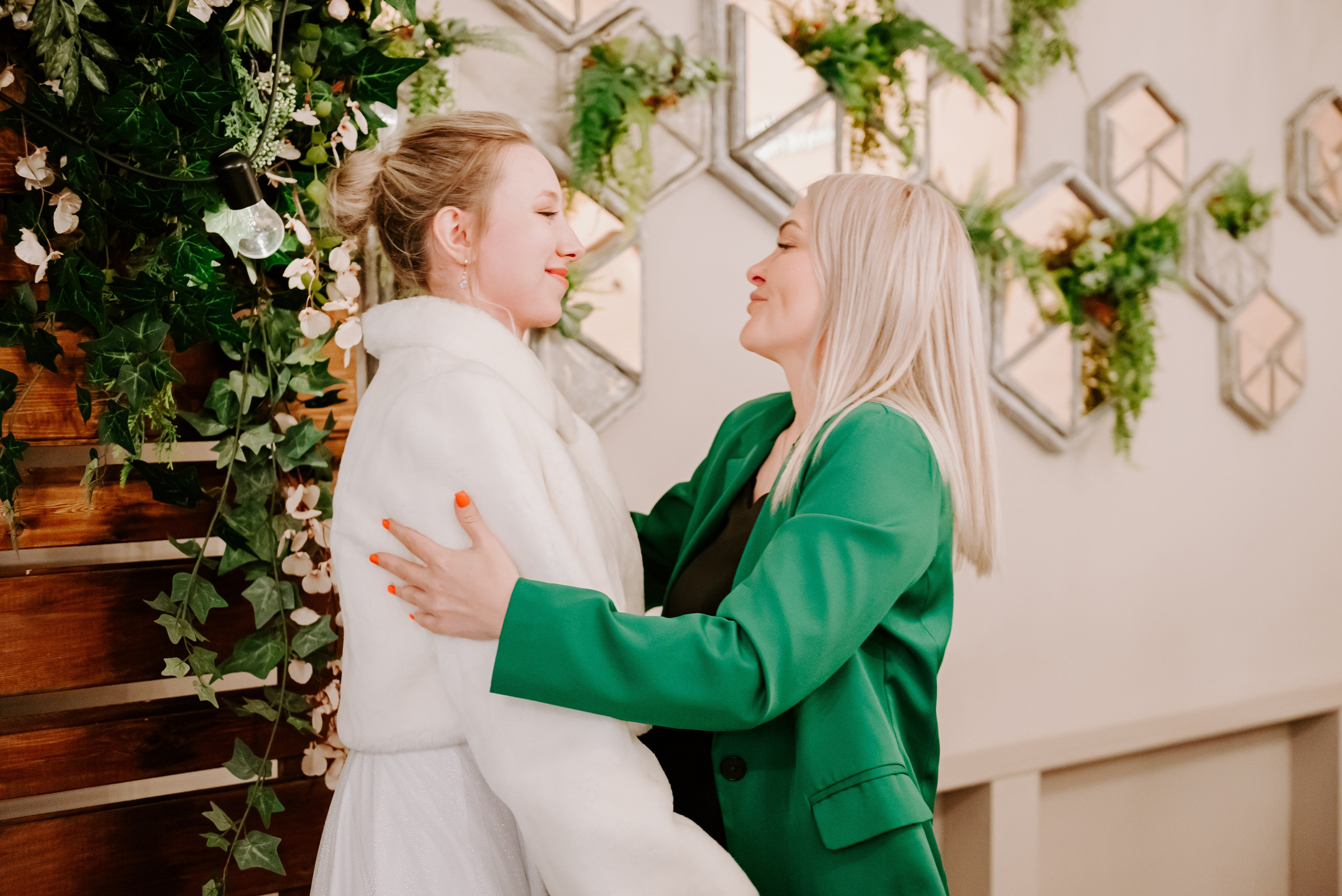 Свадебная фотосессия в музыкальном театре в г. Кемерово