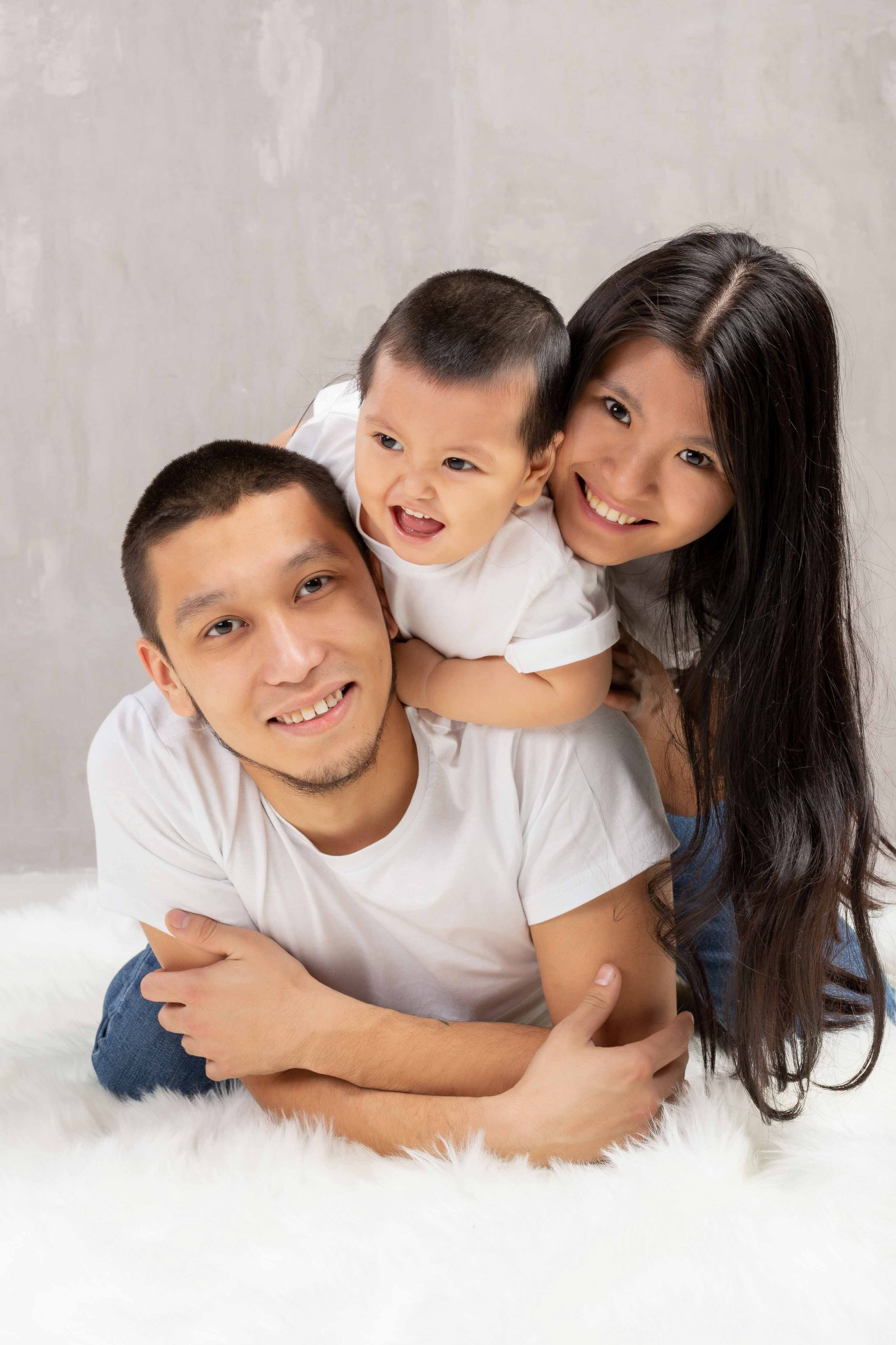 Фотосессия семейная. Фотостудия Алматы. Семейная и детская фотостудия Family studio.Фотограф Алматы