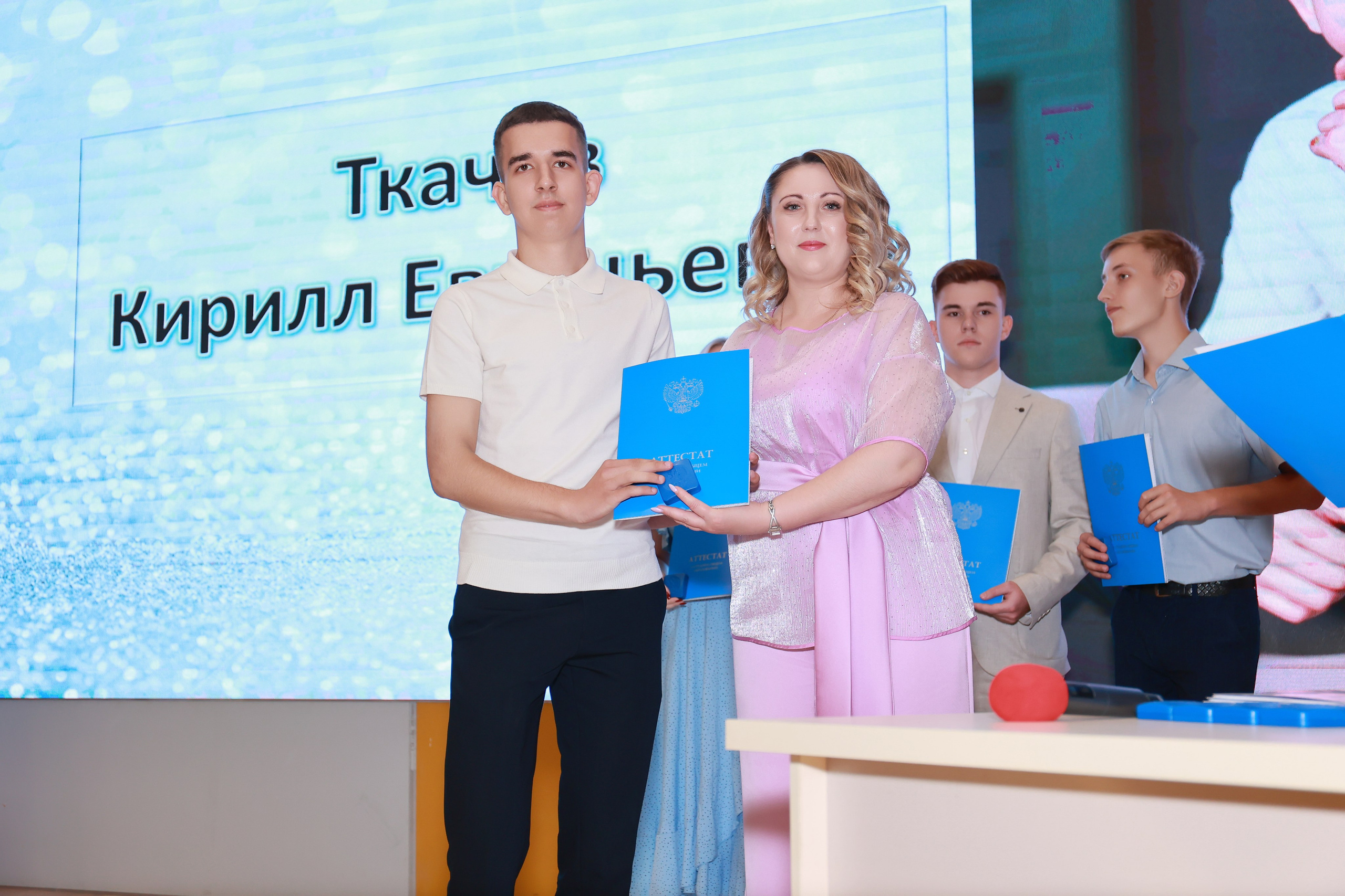 Вручение аттестатов Гимназия 87. Детский семейный фотограф Краснодар