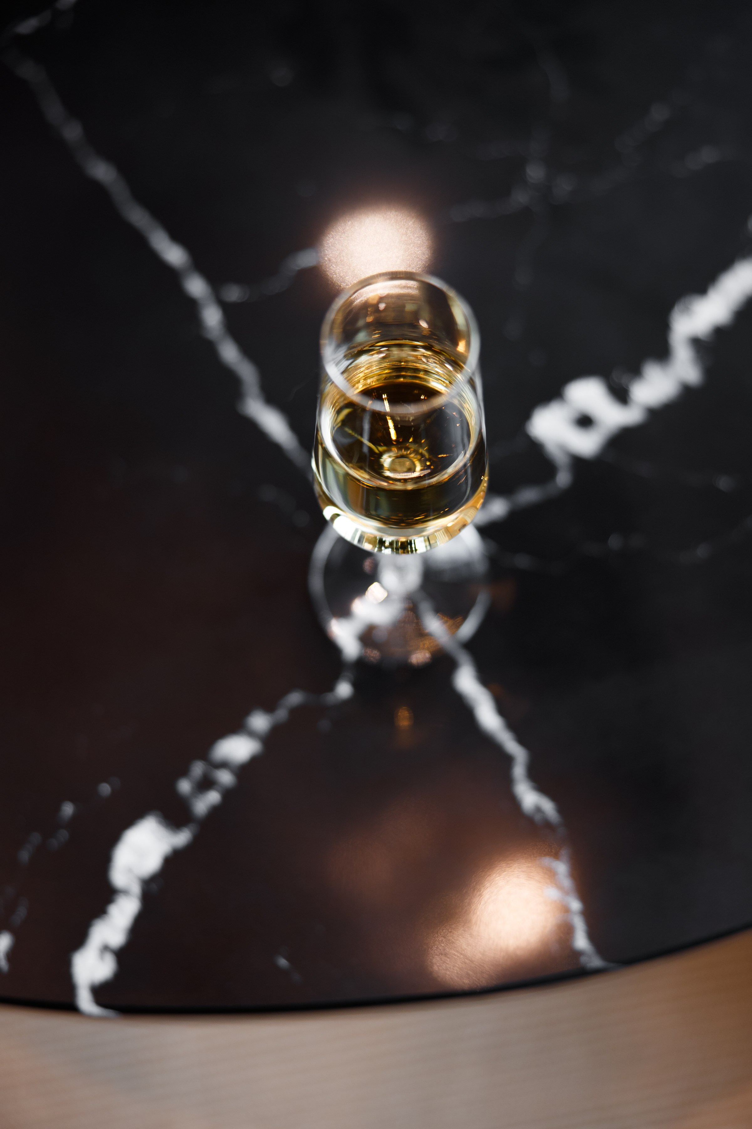 Минималистичный натюрморт в интерьере отеля. Эстетика и стиль в каждом кадре.