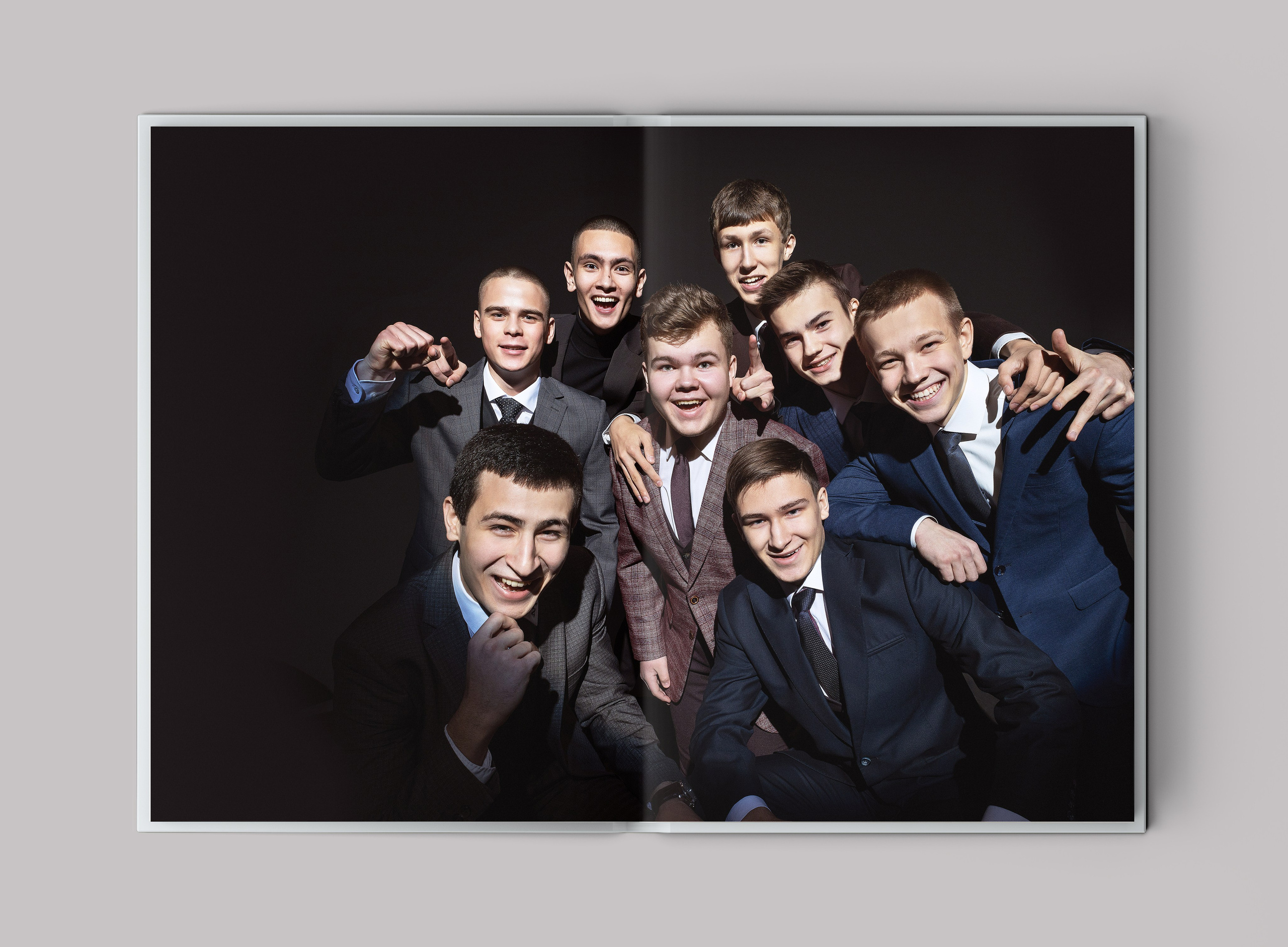 9,11mono. Release Студия выпускных альбомов Юрия Рыбина. Занимаемся школьной фотографией, изготовлением выпускных альбомов. Тюмень