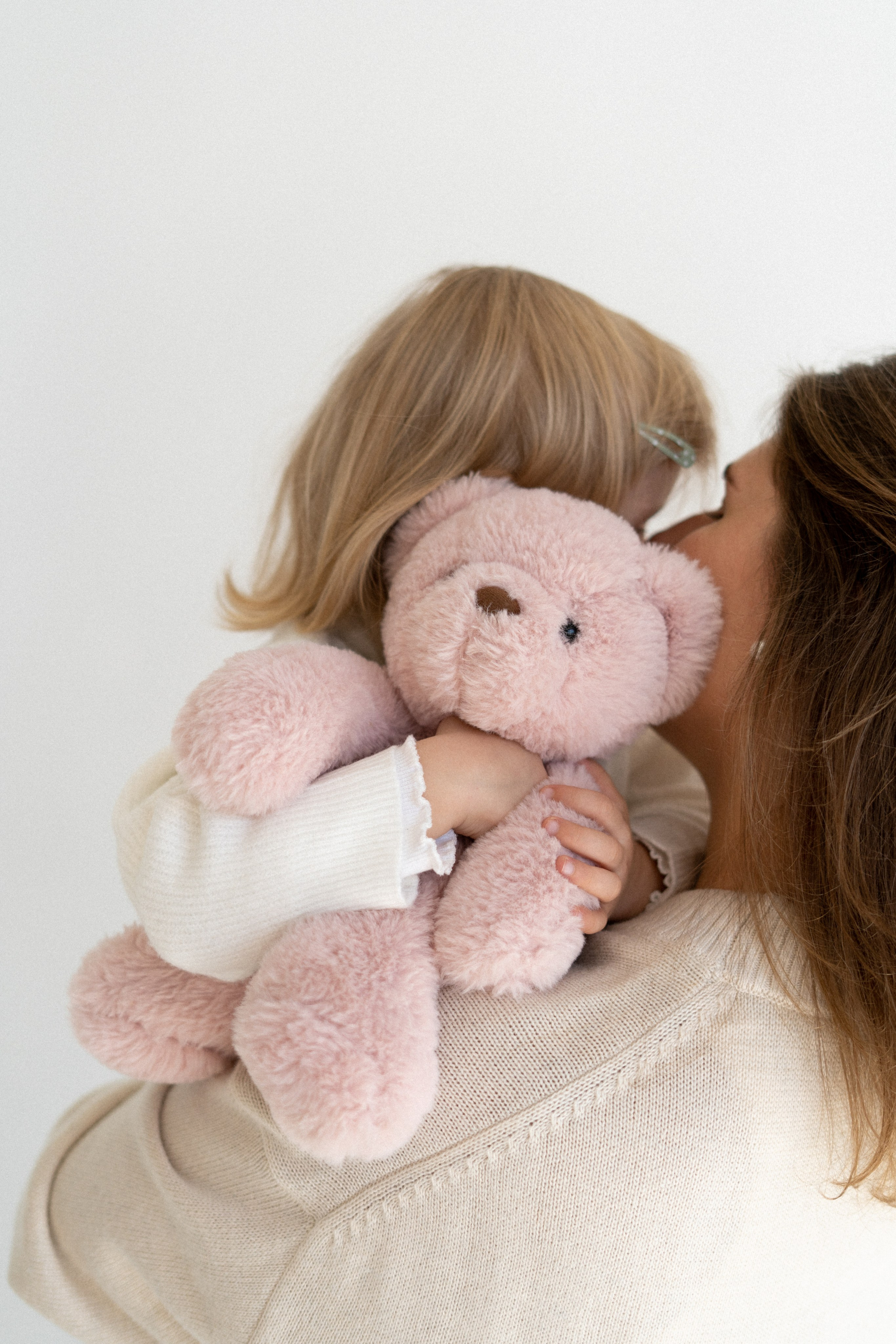 Оля, Артемий, Вера. Главная