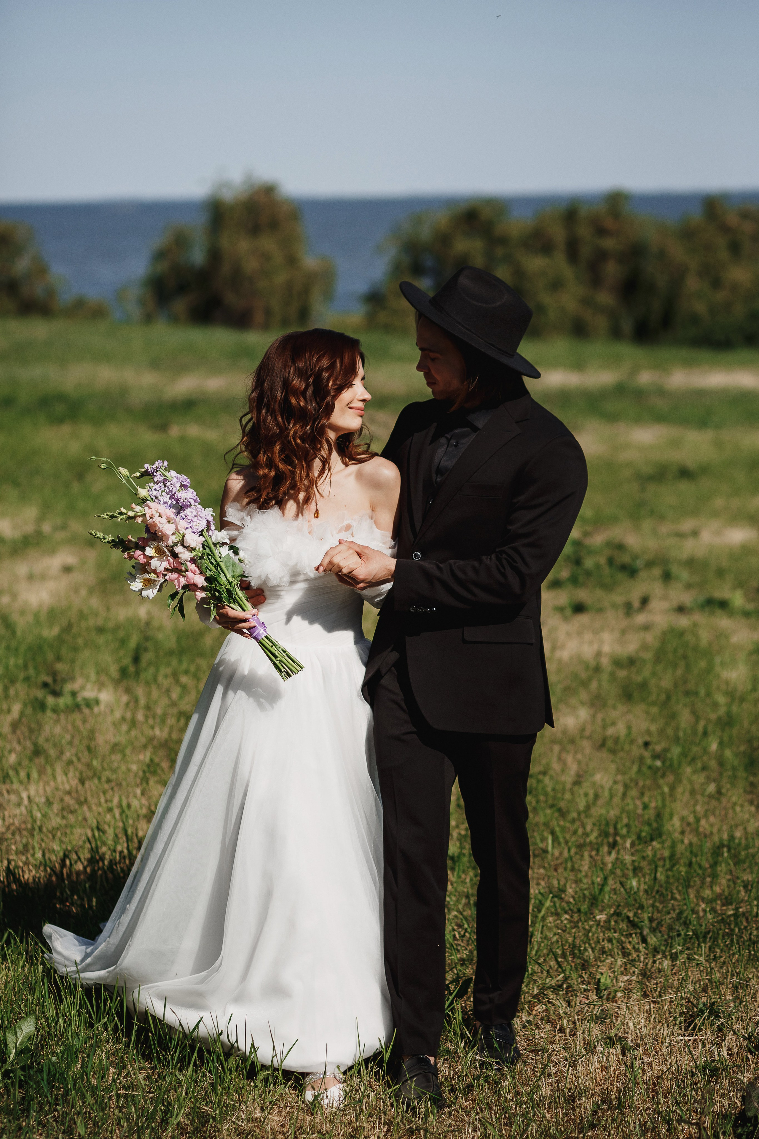 Свадебная фотосессия Михаила и Валерии на Чеховской набережной. Свадебный и семейный фотограф в Таганроге Бакарюк Антон