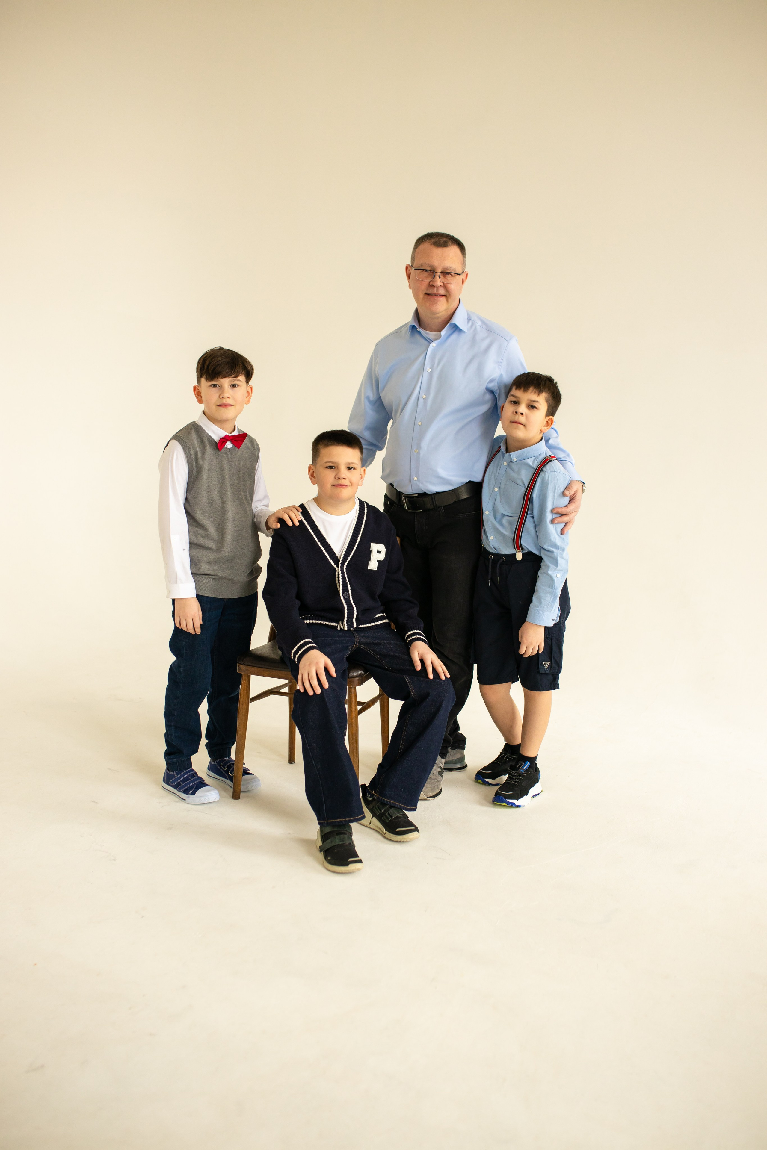 Семейная фотосессия на циклораме с естественным светом. Фотограф в Железнодорожном и Балашихе