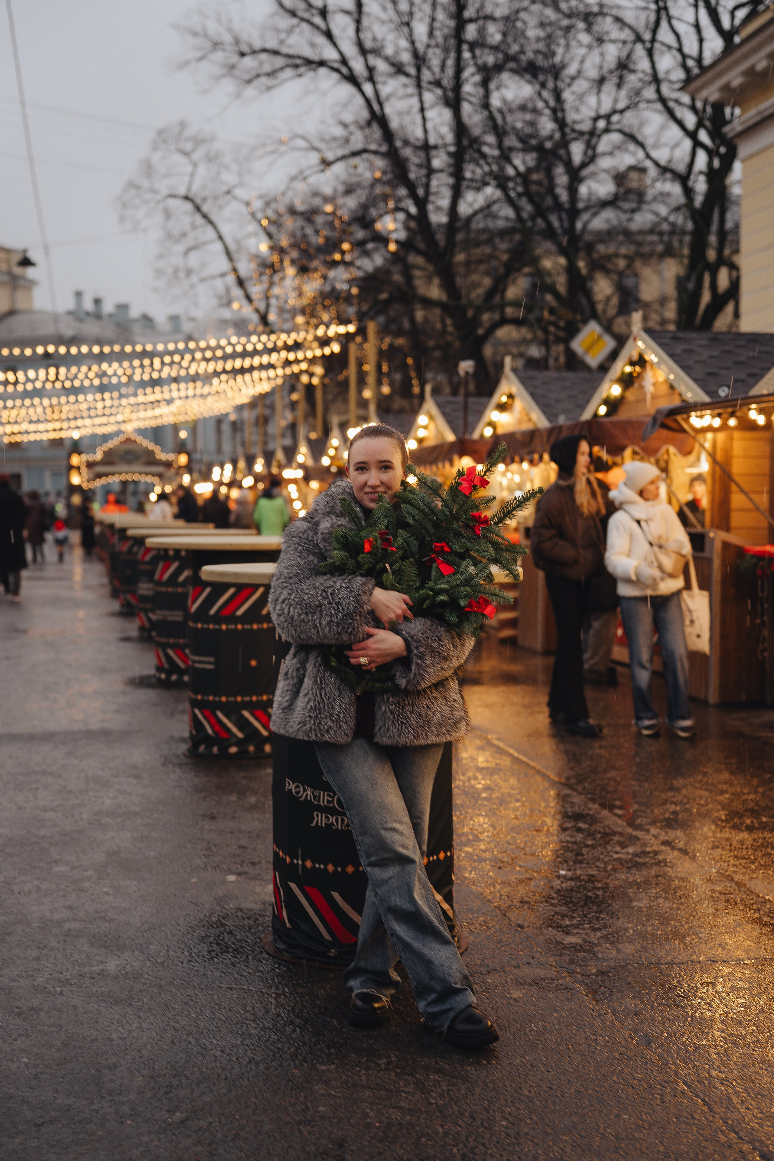 ПРОГУЛКА НА МАНЕЖНОЙ ПЛОЩАДИ ДЛЯ ДЕВУШКИ ПЕРЕД НОВЫМ ГОДОМ (НОВОГОДНЯЯ ФОТОСЕССИИЯ НА МАНЕЖНОЙ ПЛОЩАДИ). Профессиональный фотограф, Санкт-Петербург — Виктория Богомолова