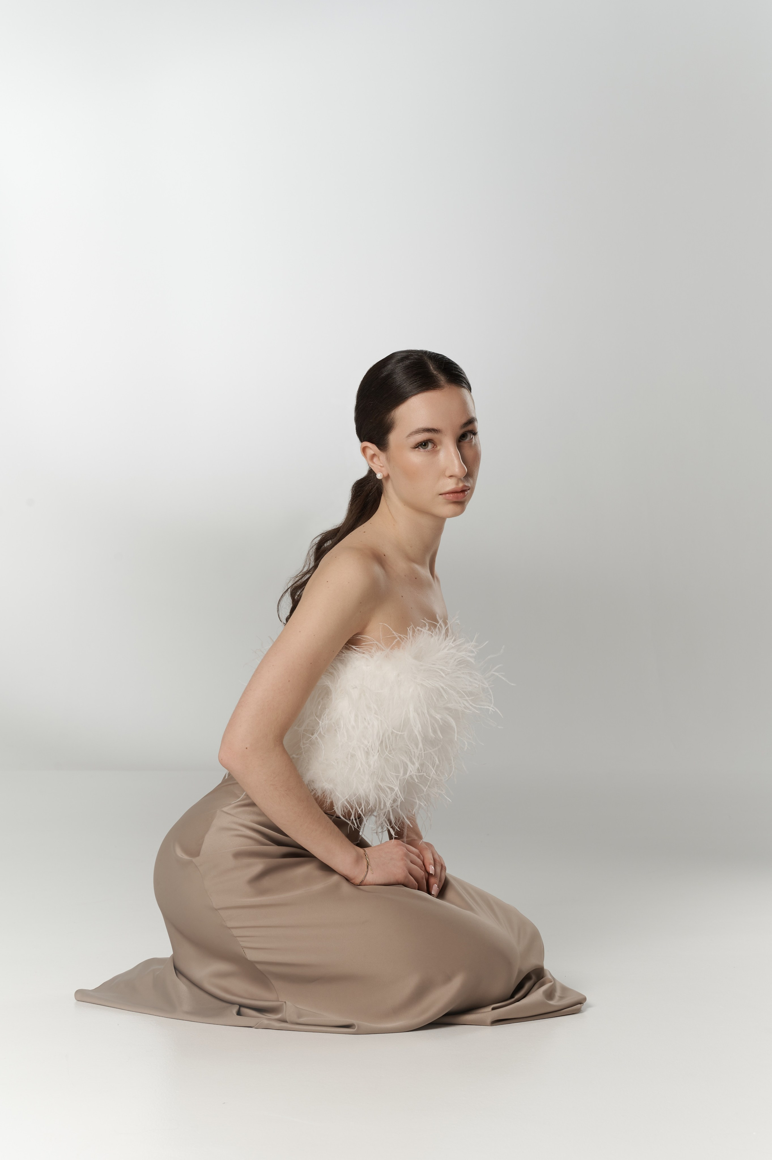 Индивидуальная женская фотосессия с искусственным светом