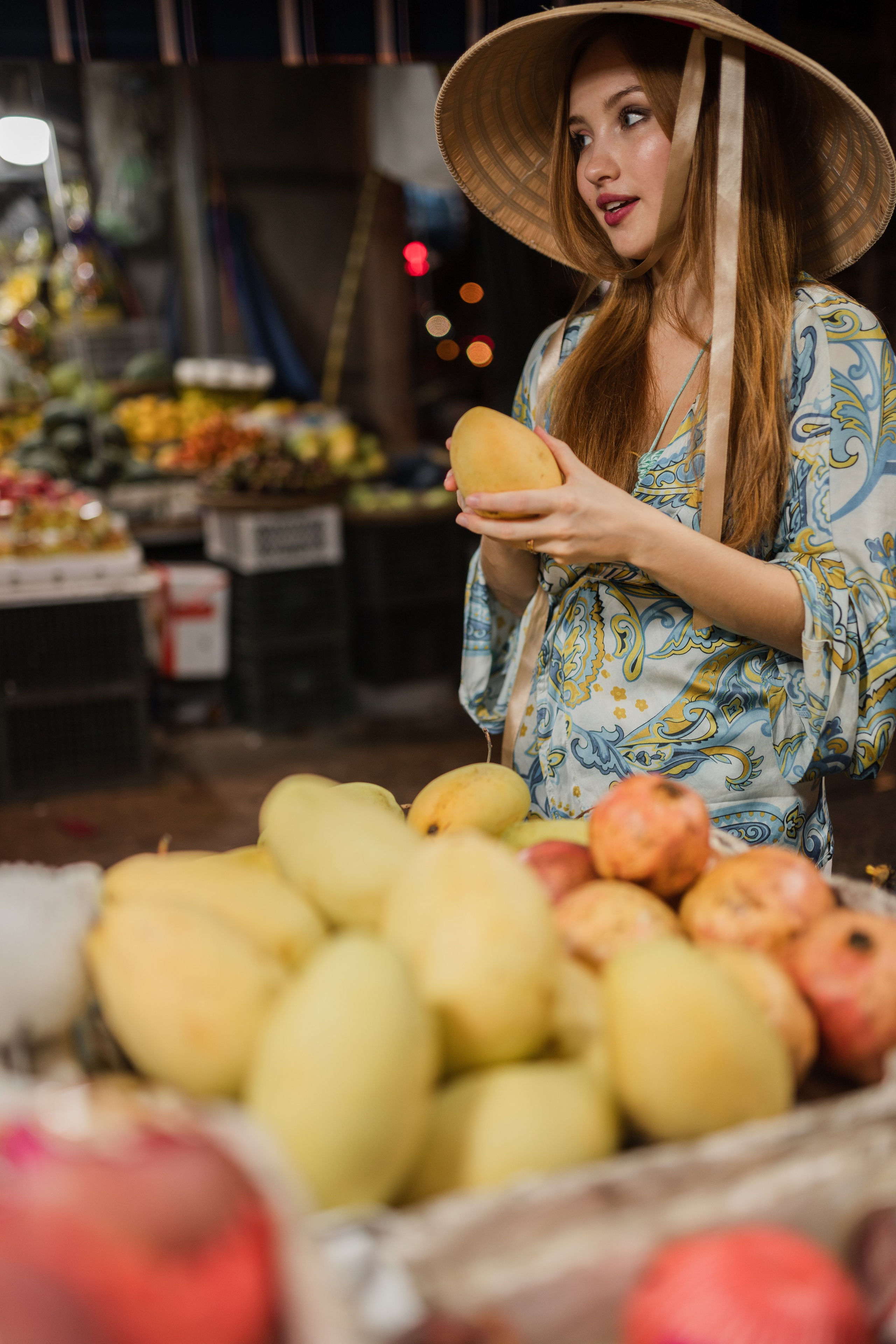 Елизавета на улицах Вьетнама. Главная