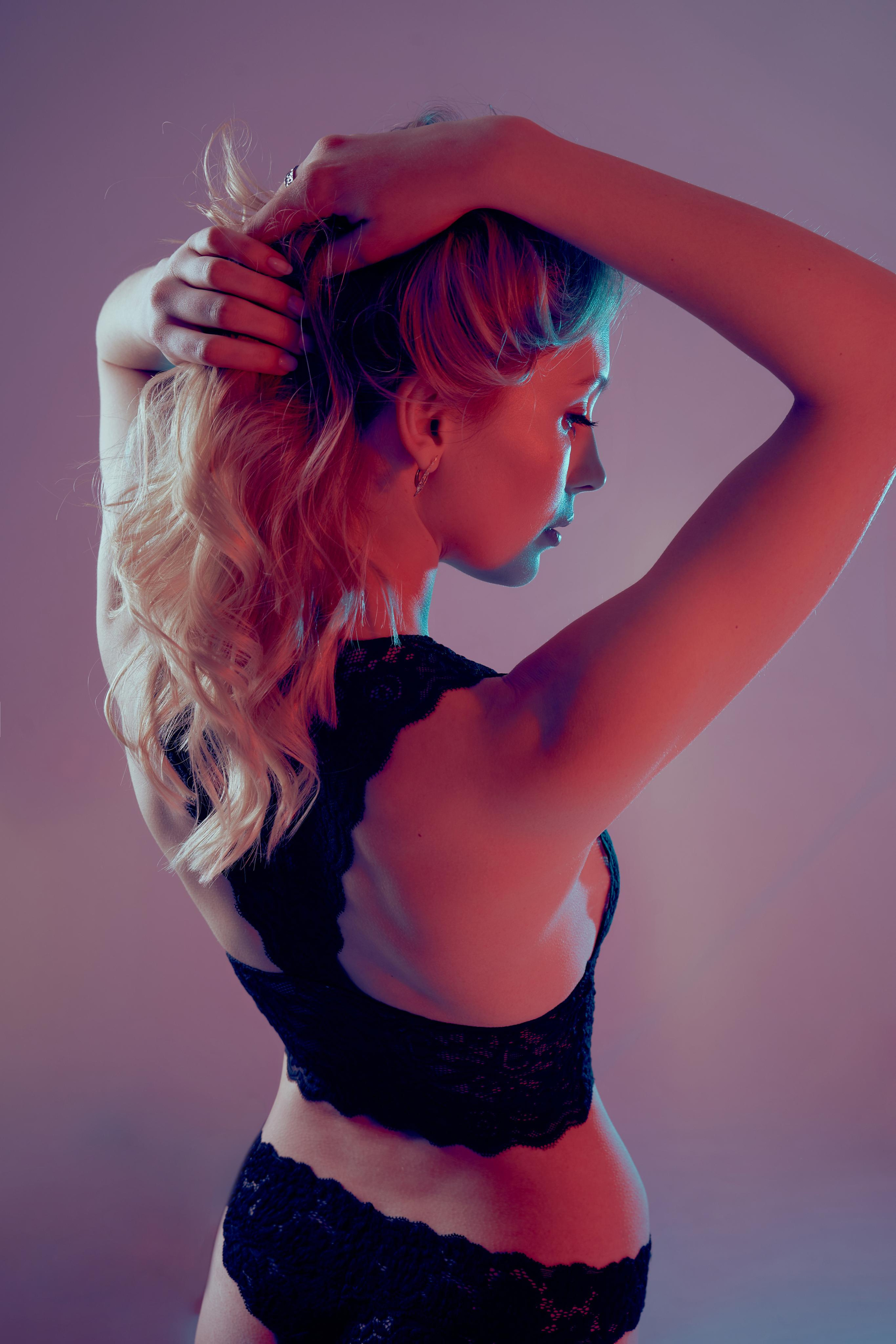 Наташа и цветной свет. Фото и видеосъемка. Легко и круто. Алехины Анна и Сергей