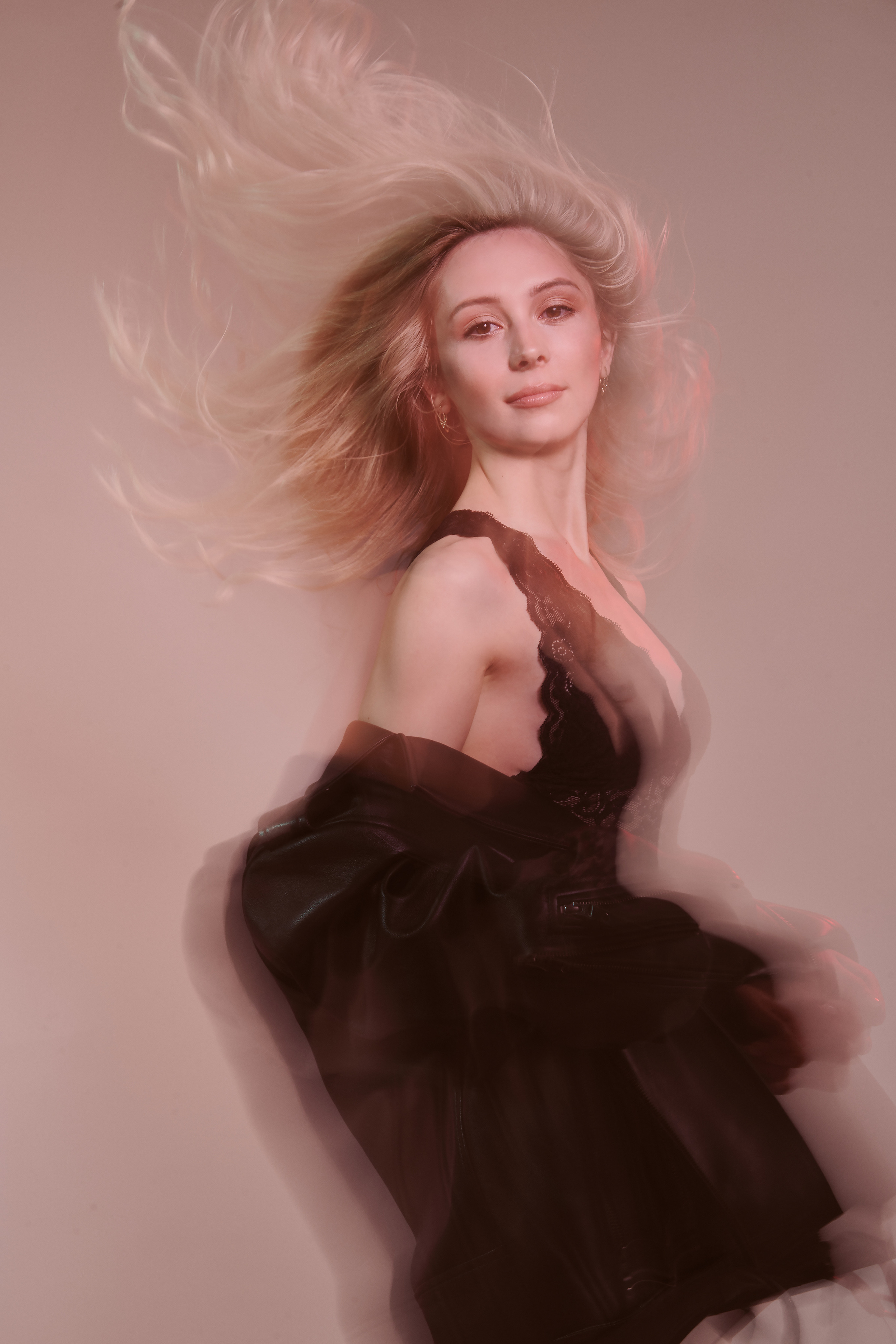 Наташа и цветной свет. Фото и видеосъемка. Легко и круто. Алехины Анна и Сергей