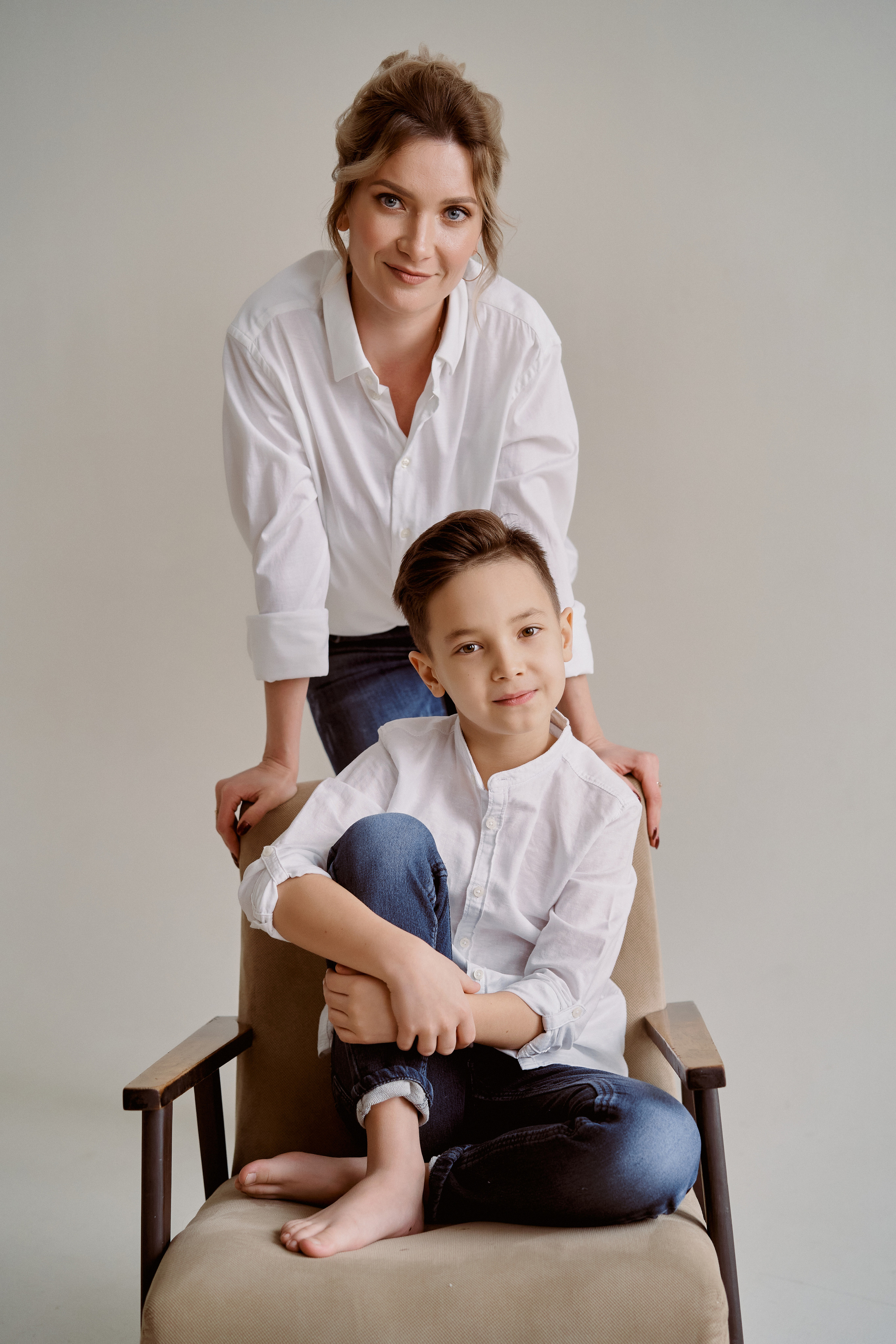 Фотосессия мамы и сына в студии. Фото и видеосъемка. Легко и круто. Алехины Анна и Сергей