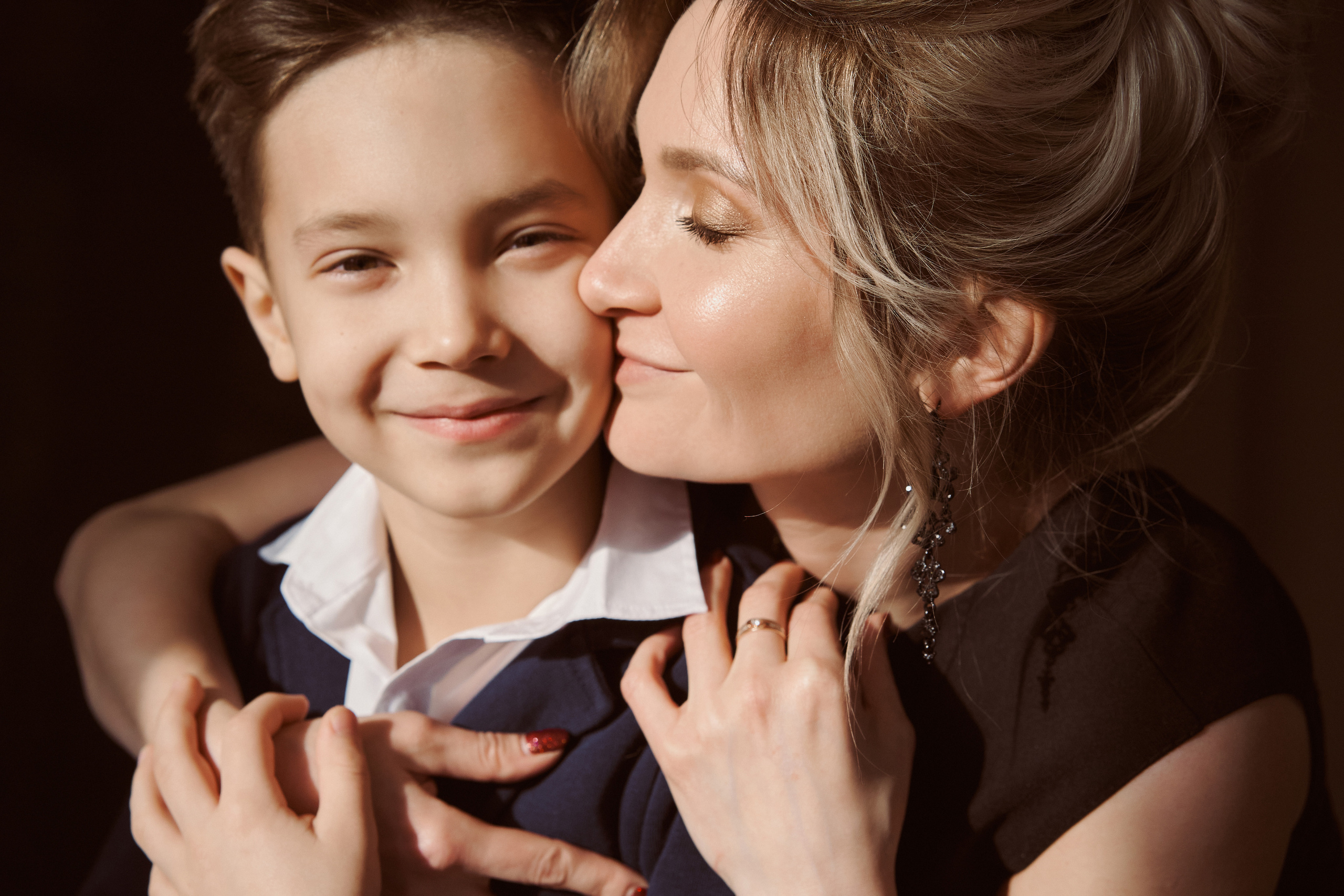 Фотосессия мамы и сына в студии. Фото и видеосъемка. Легко и круто. Алехины Анна и Сергей