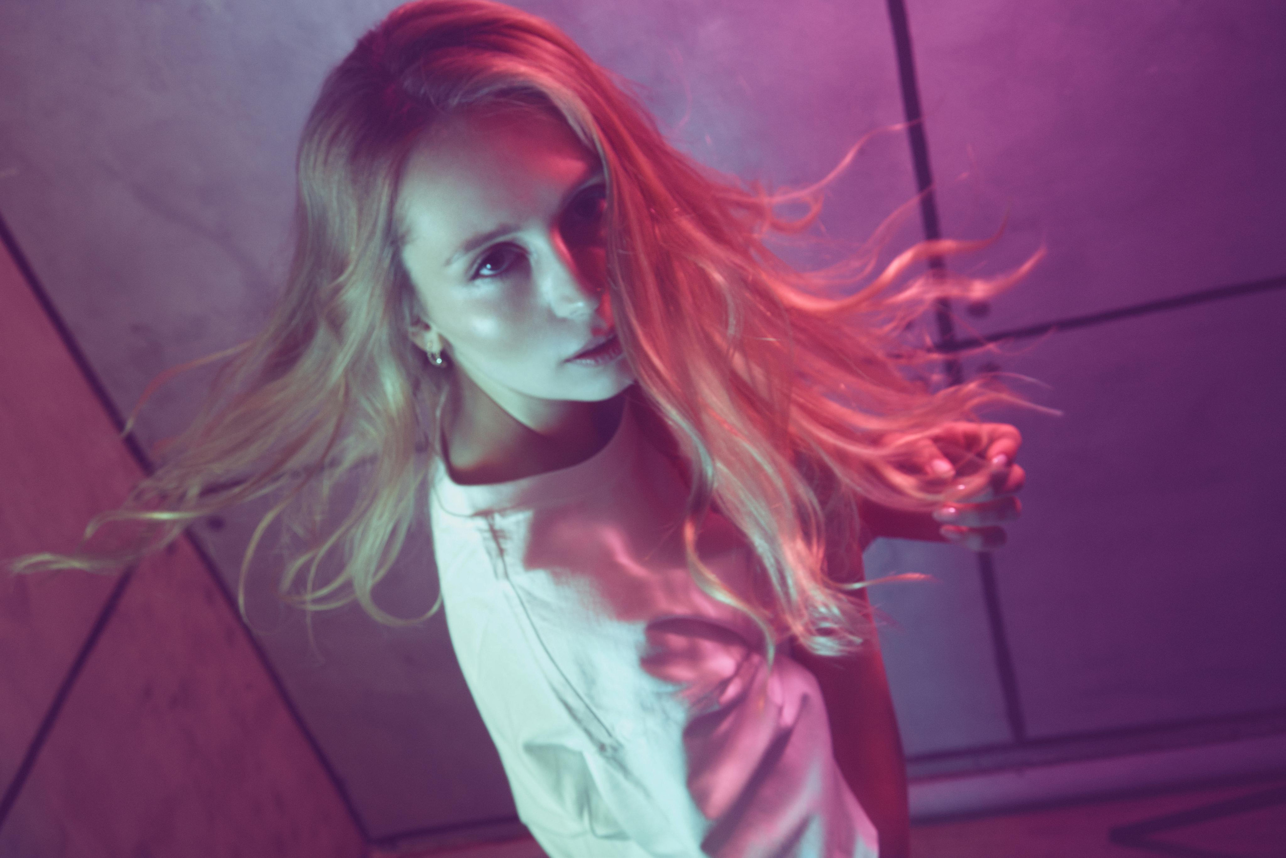 Наташа и цветной свет. Фото и видеосъемка. Легко и круто. Алехины Анна и Сергей