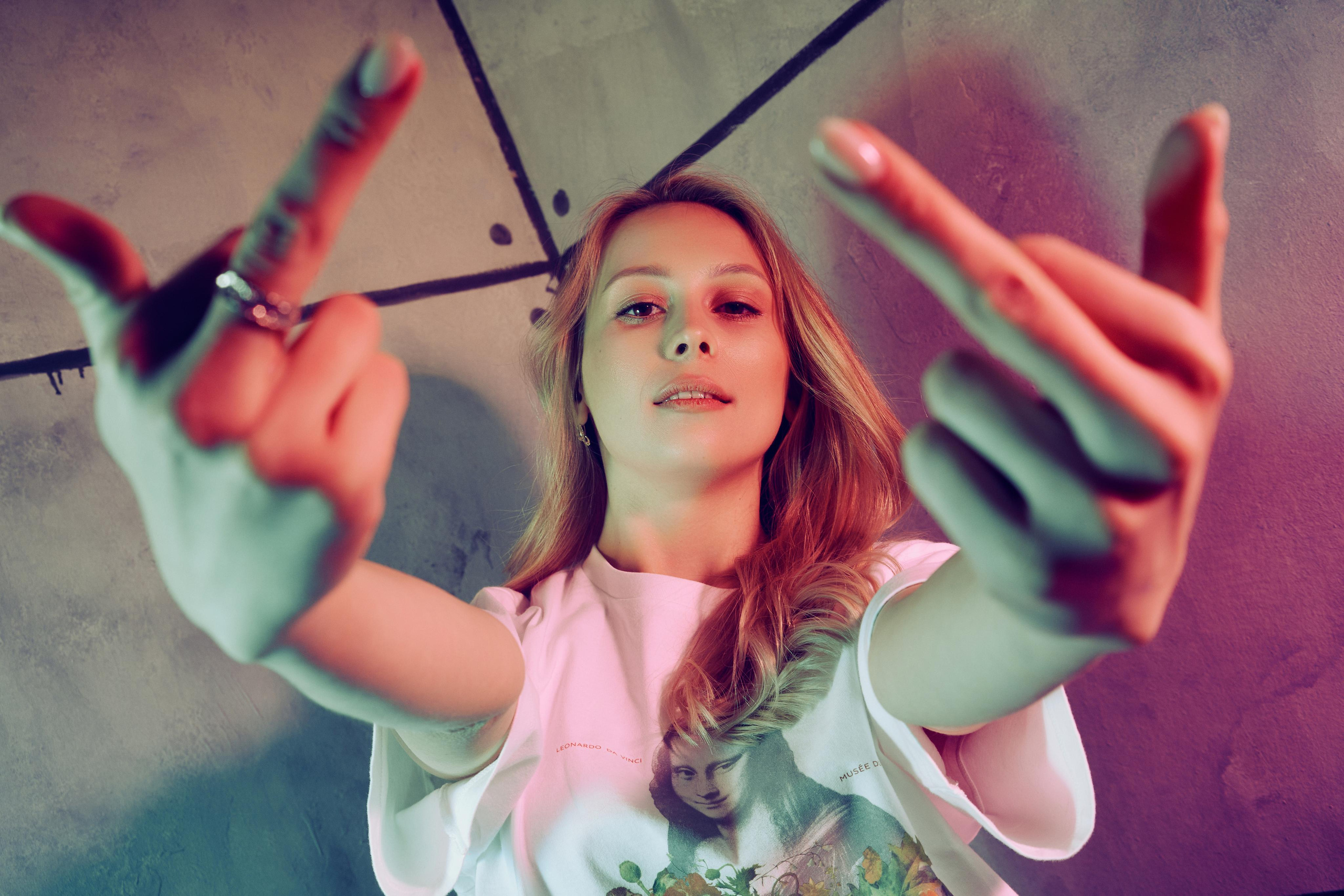 Наташа и цветной свет. Фото и видеосъемка. Легко и круто. Алехины Анна и Сергей