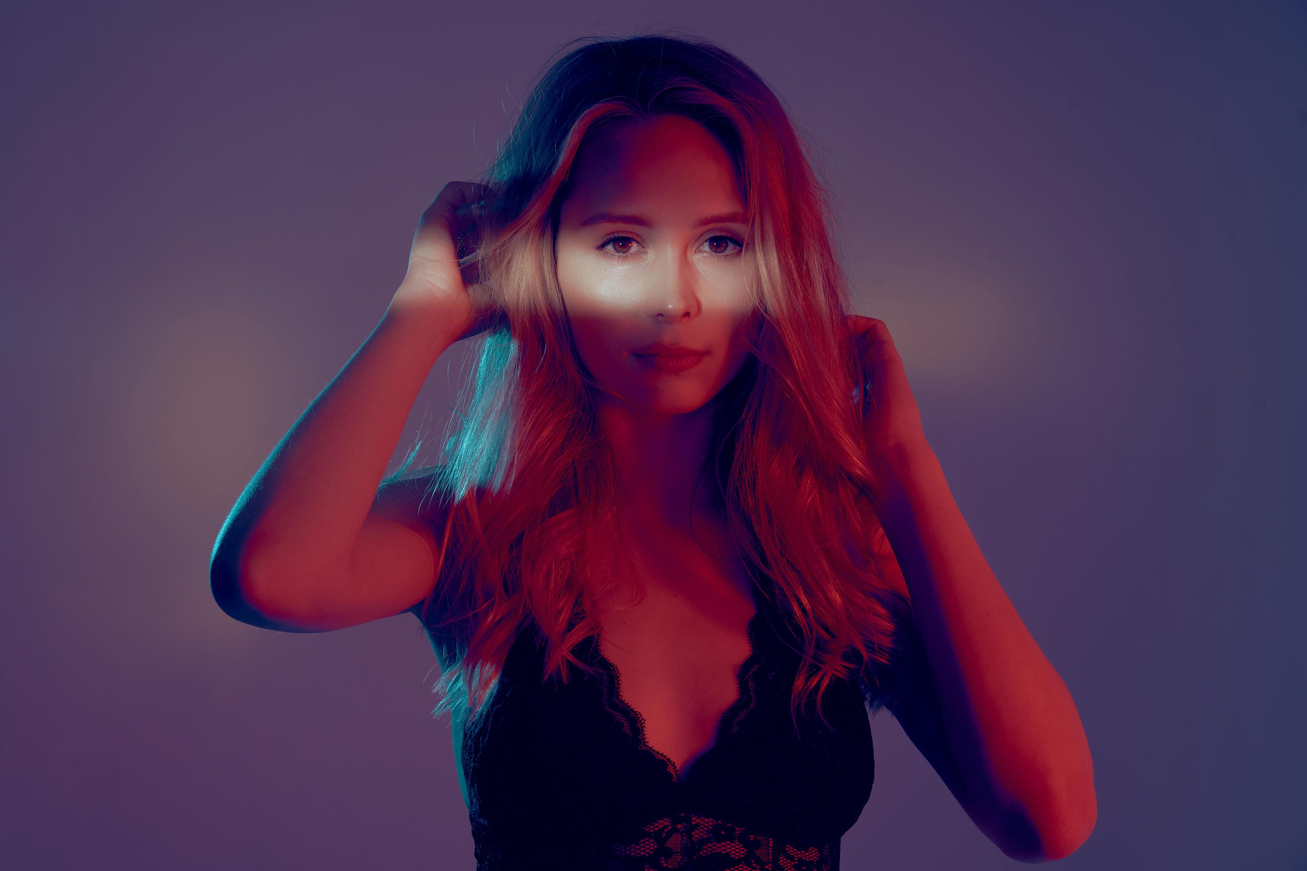 Наташа и цветной свет. Фото и видеосъемка. Легко и круто. Алехины Анна и Сергей